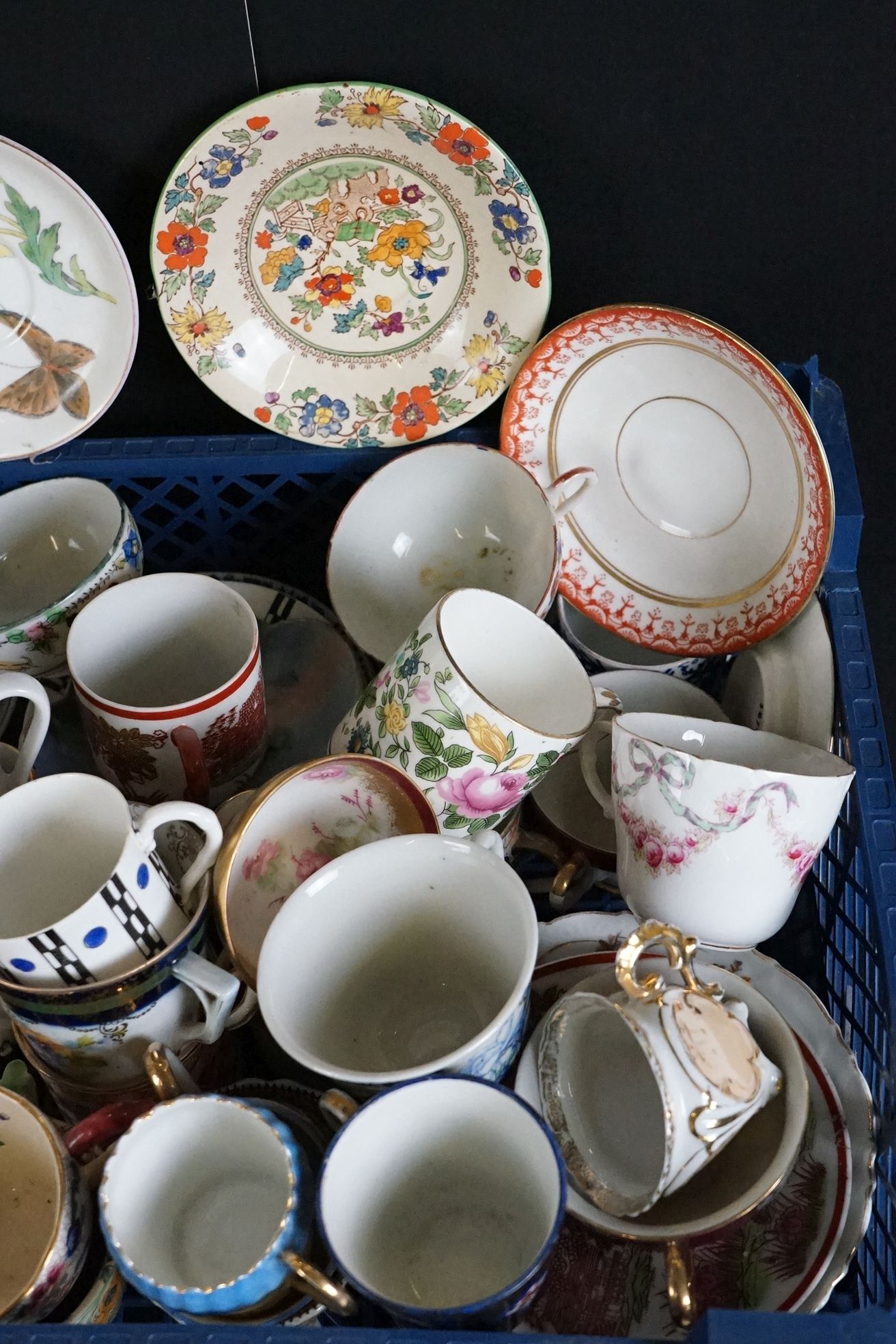 Collection of mixed teacups, coffee cups and saucers to include miniature examples, featuring - Image 10 of 10