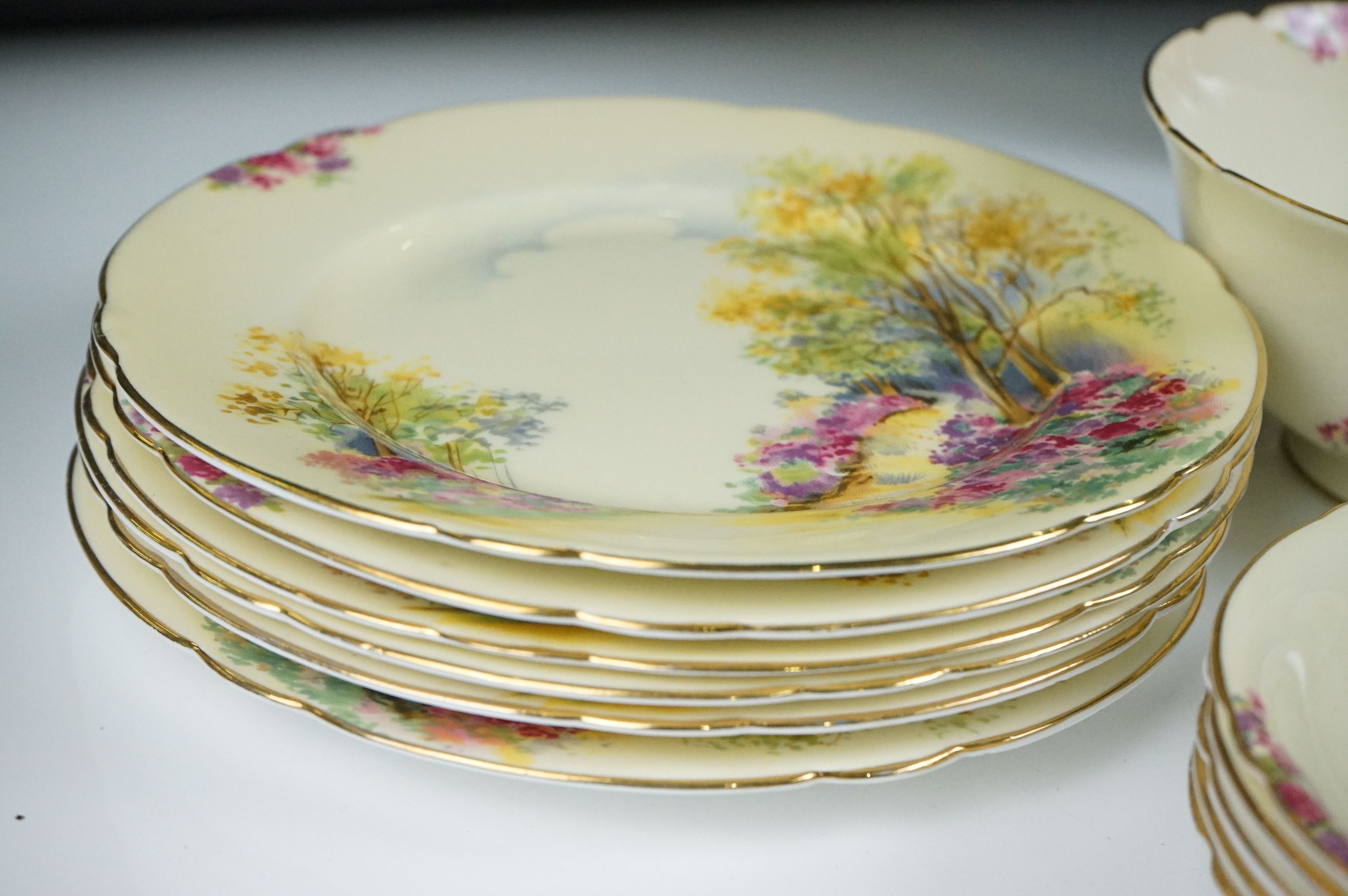 Shelley ' Englands Charm ' pattern tea set comprising 6 tea cups & saucers, 6 tea plates, milk - Image 5 of 12
