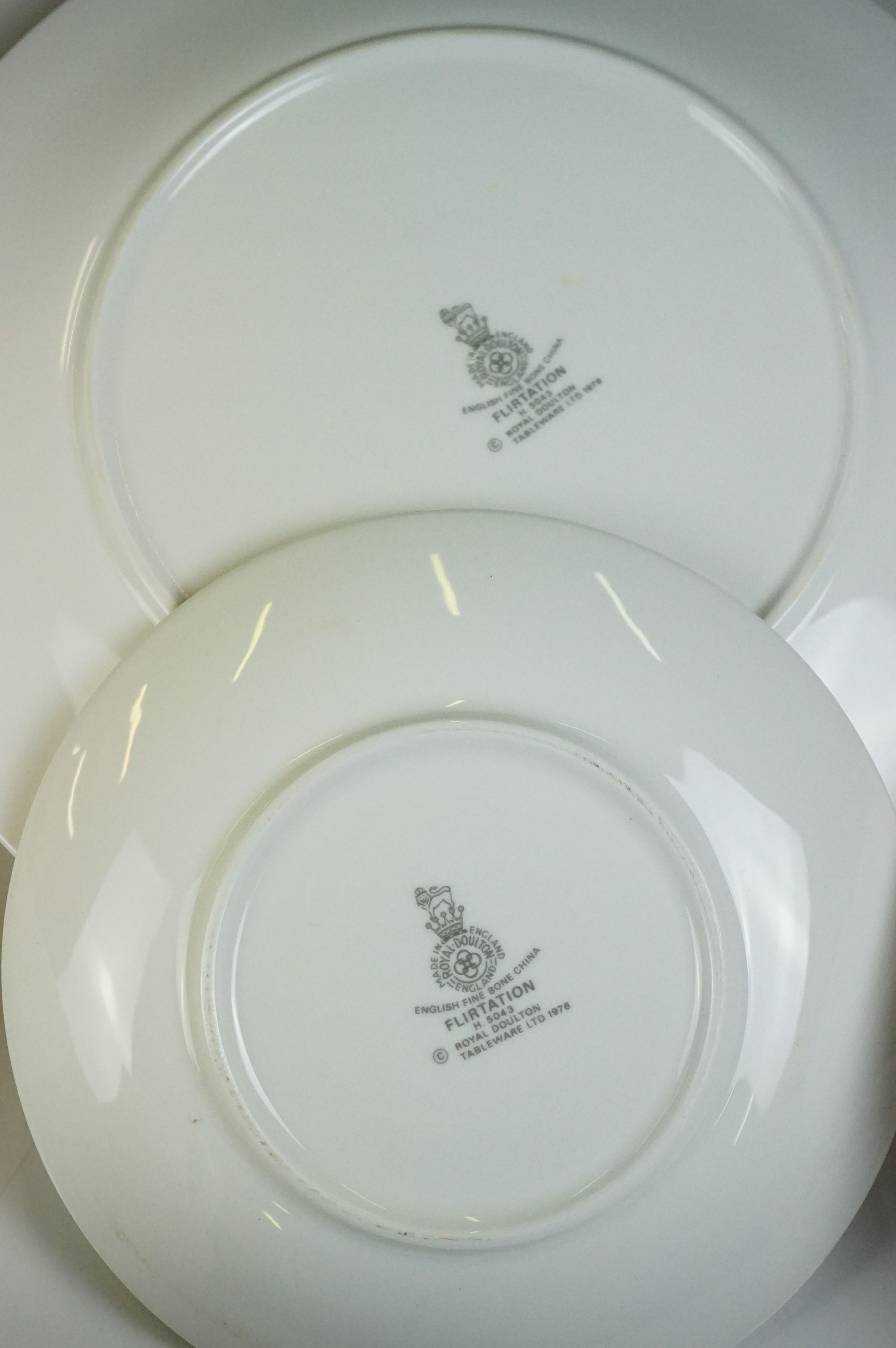 Royal Doulton ' Flirtation ' pattern tea and lunch set, pattern no. HL 5043, comprising 6 - Image 10 of 10