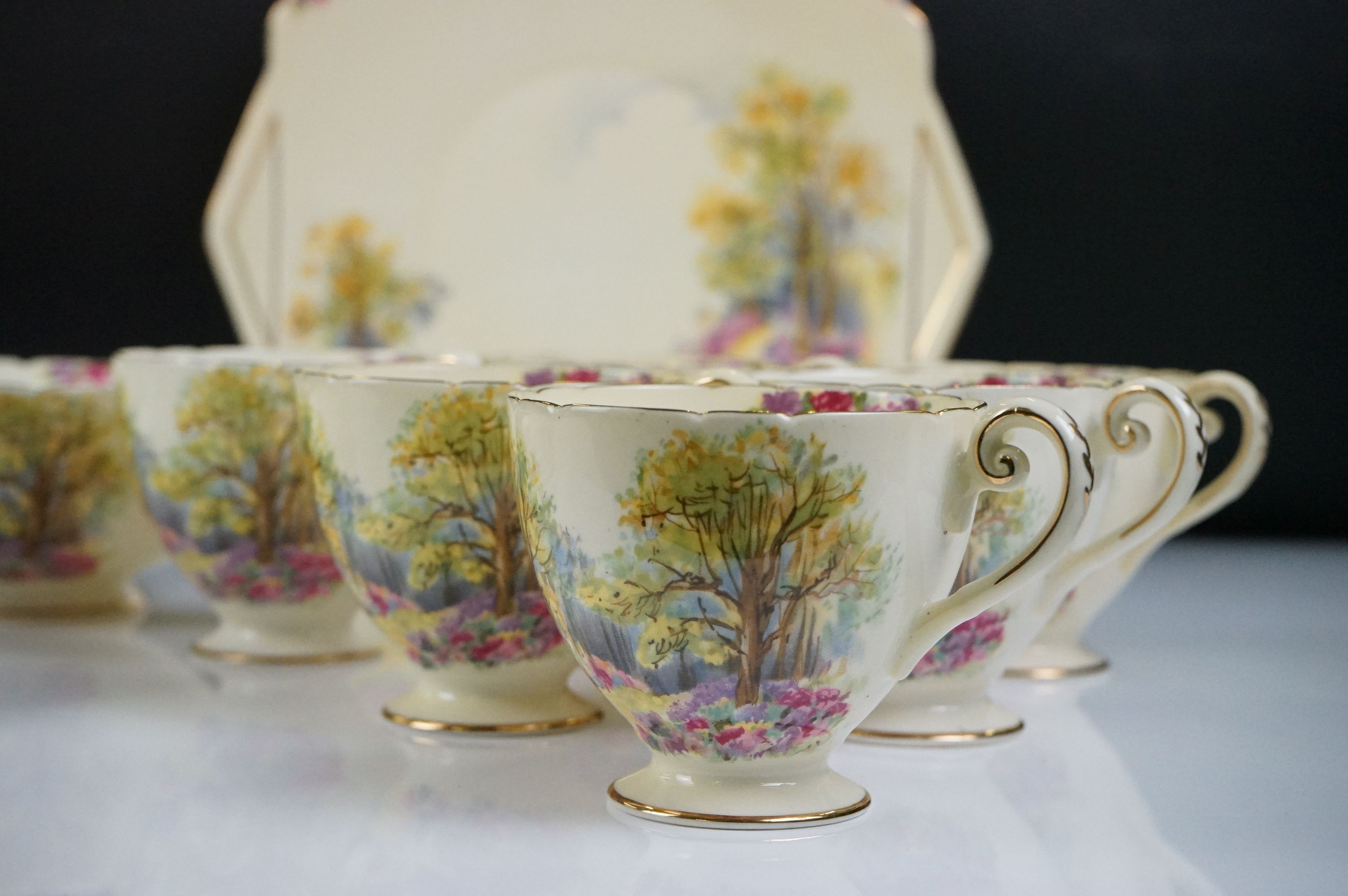 Shelley ' Englands Charm ' pattern tea set comprising 6 tea cups & saucers, 6 tea plates, milk - Image 6 of 12