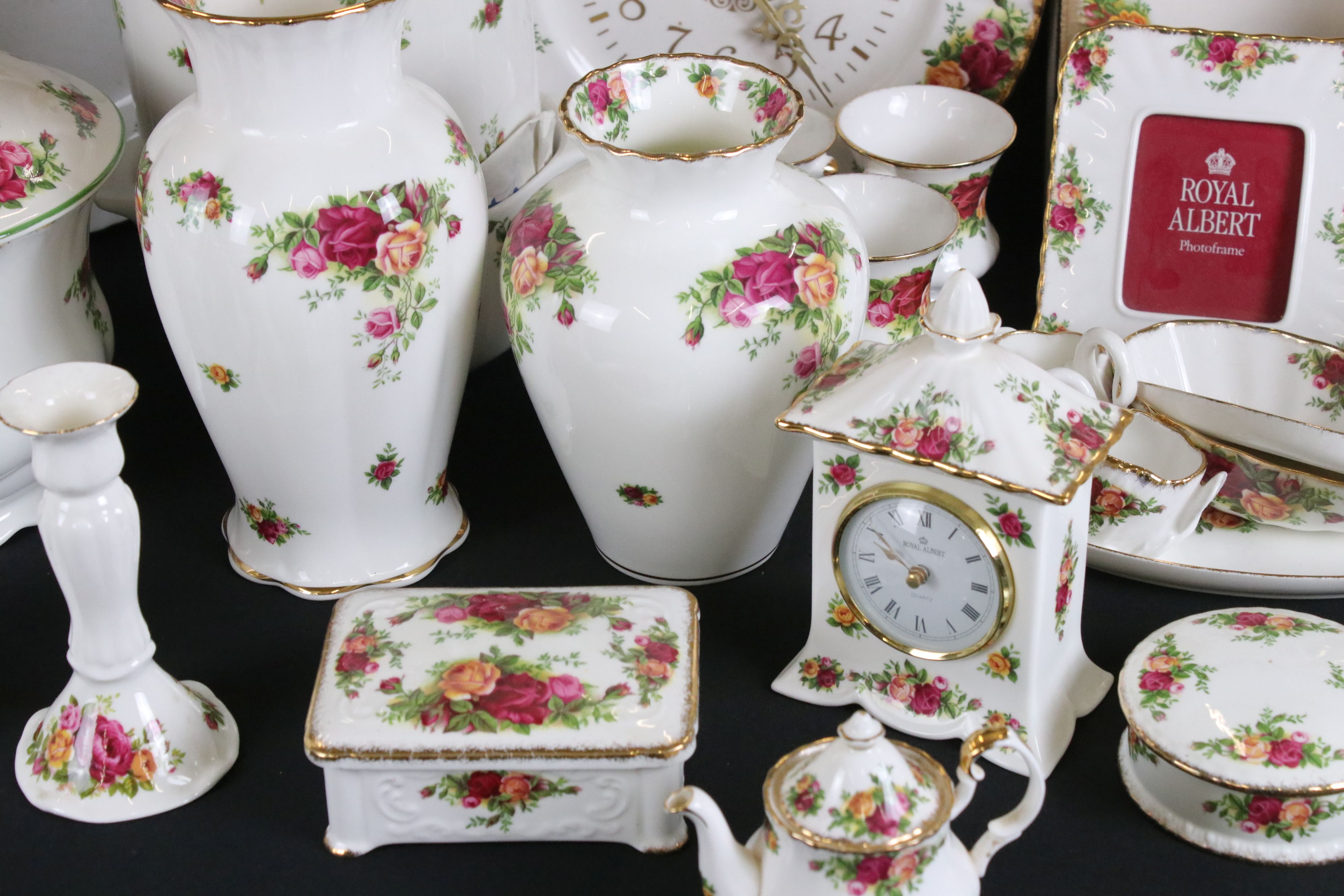 Extensive collection of Royal Albert ' Old Country Roses ' pattern ceramics comprising a biscuit - Image 7 of 11