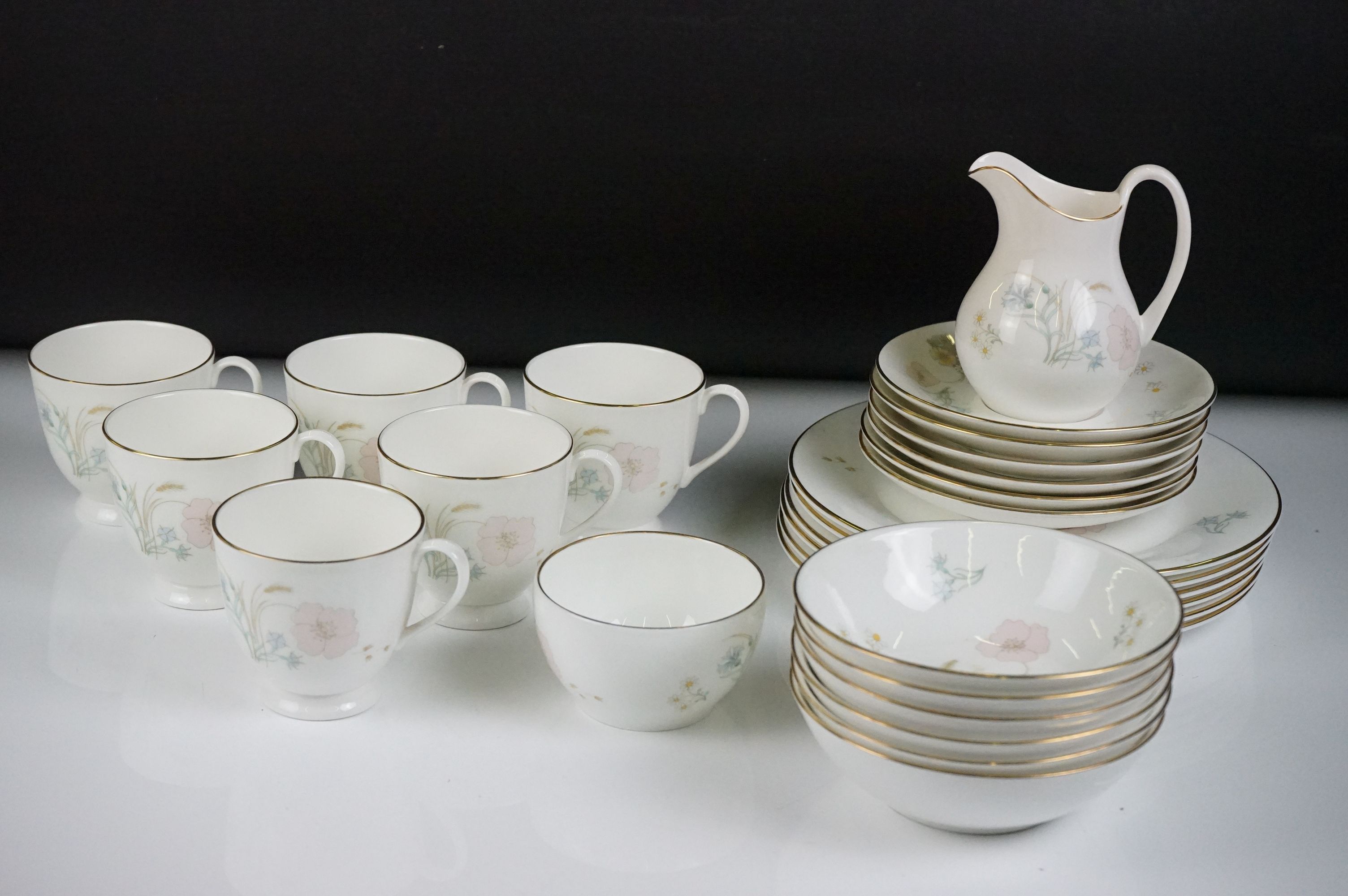 Royal Doulton ' Flirtation ' pattern tea and lunch set, pattern no. HL 5043, comprising 6