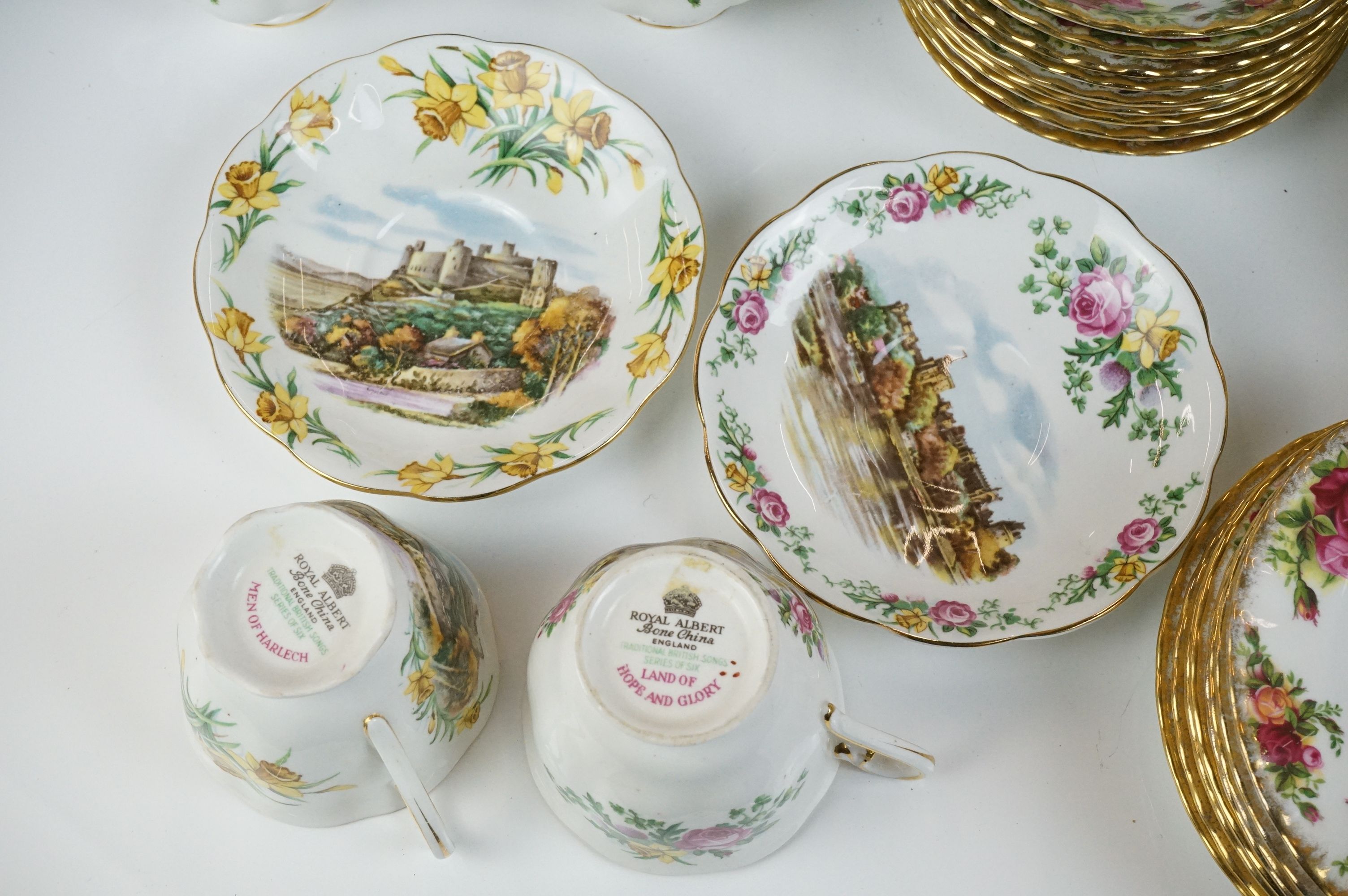 Royal Albert ' Old Country Roses ' pattern ceramics, comprising 9 teacups & saucers, 8 tea plates, 8 - Image 7 of 14