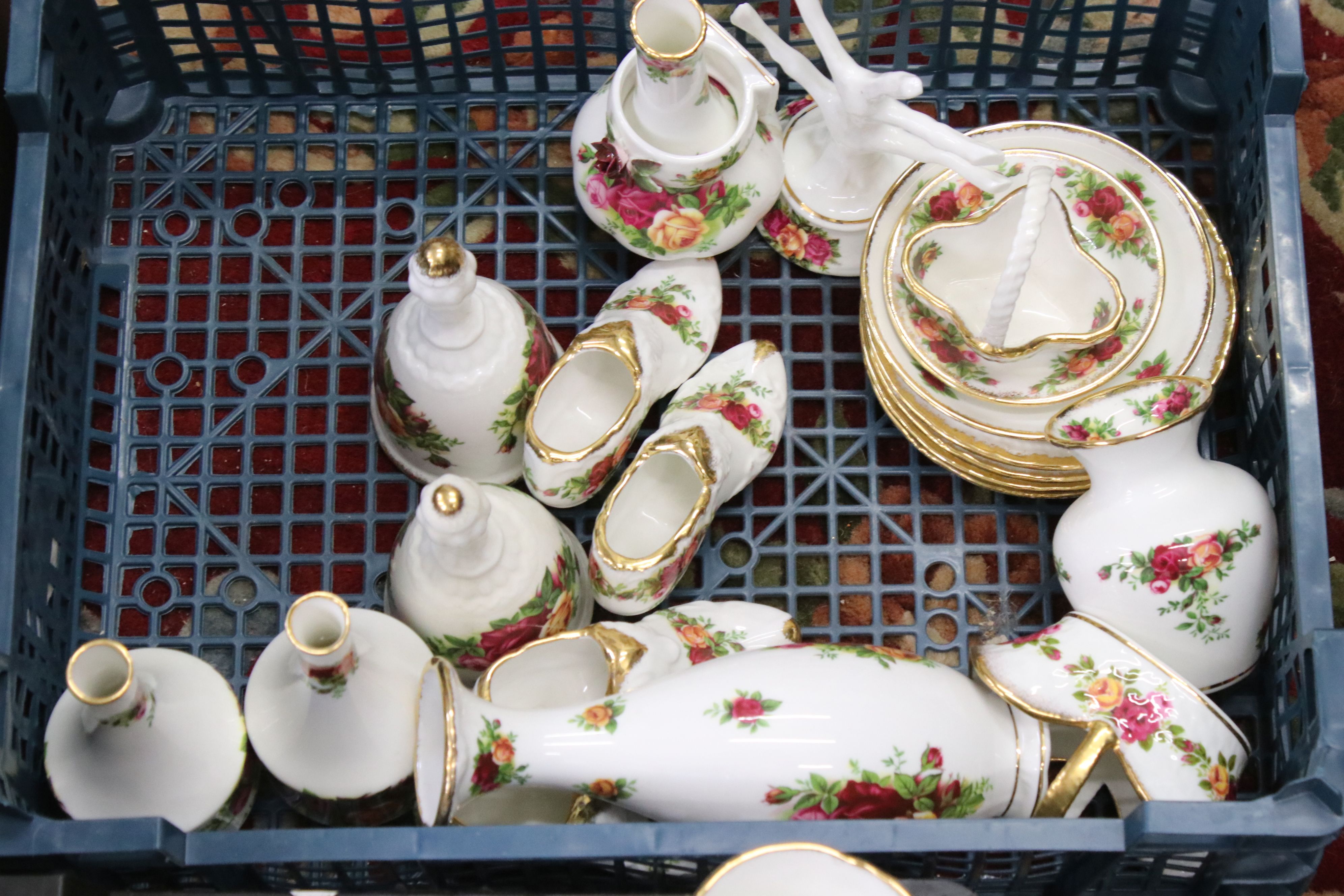 Extensive collection of Royal Albert ' Old Country Roses ' pattern ceramics comprising a biscuit - Image 3 of 11