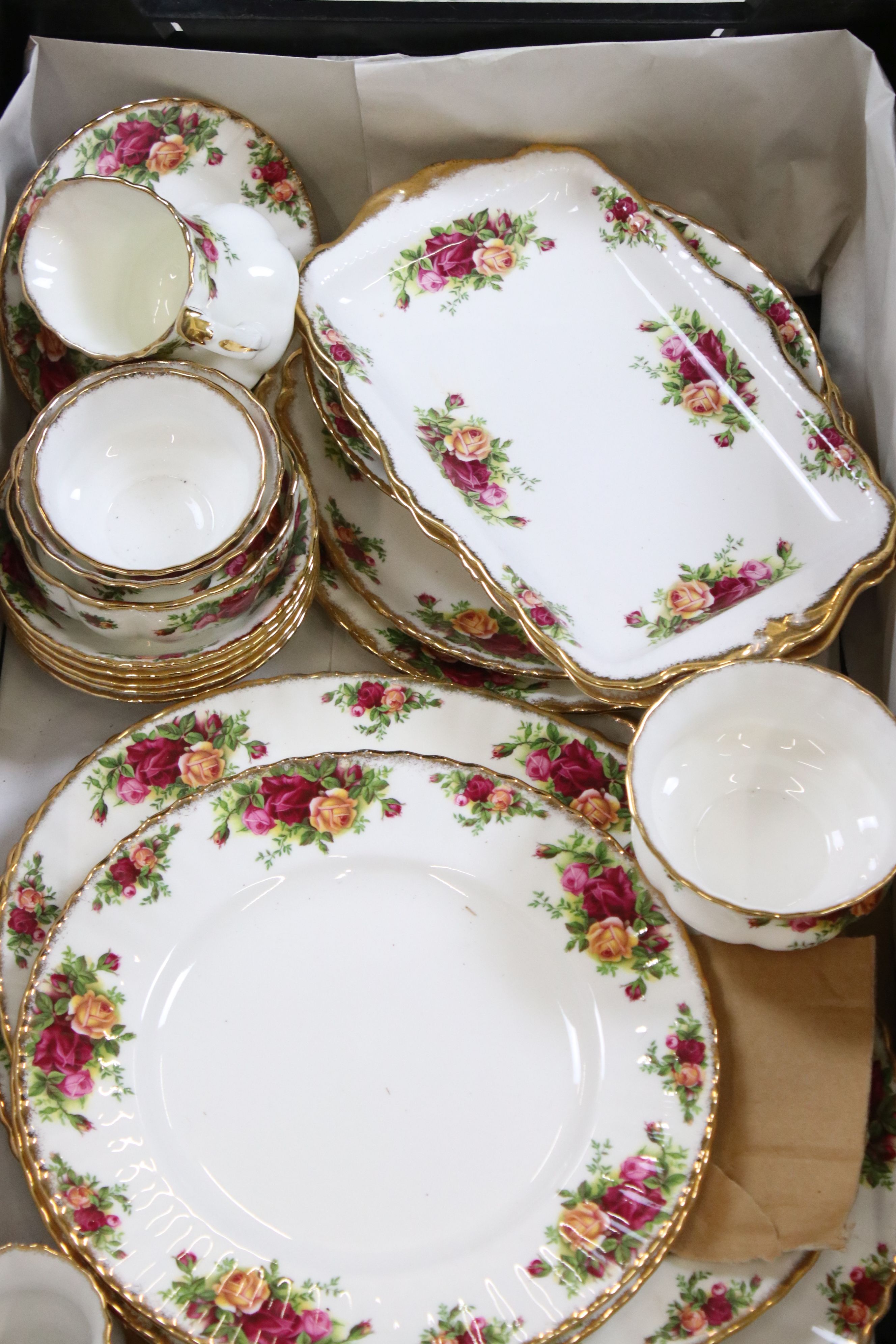 Extensive collection of Royal Albert ' Old Country Roses ' ceramics to include 2 x teapots, 3 x - Image 9 of 15
