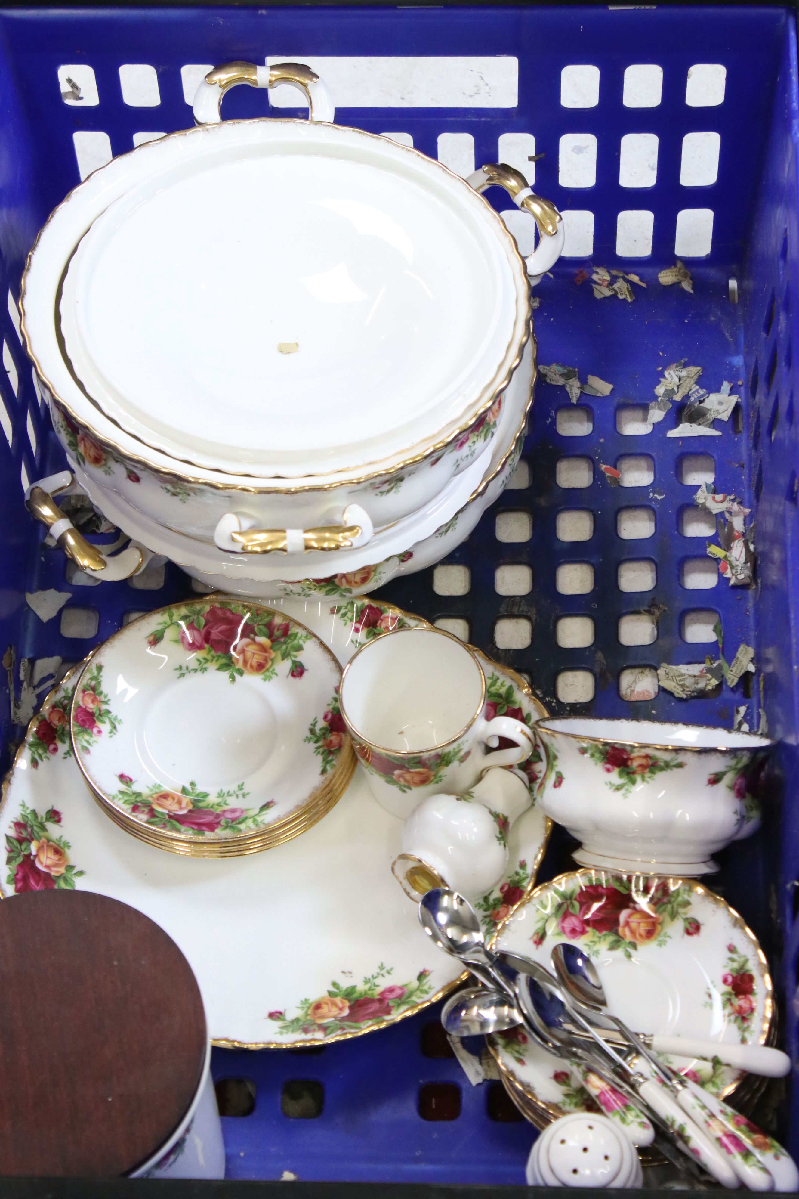 Extensive collection of Royal Albert ' Old Country Roses ' ceramics to include 2 x teapots, 3 x - Image 8 of 15