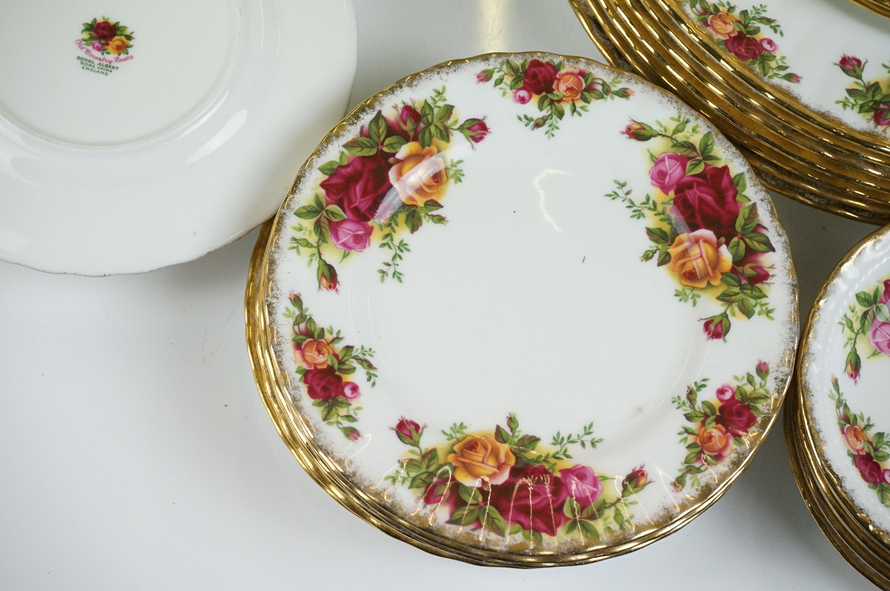 Royal Albert ' Old Country Roses ' pattern ceramics, comprising 9 teacups & saucers, 8 tea plates, 8 - Image 8 of 14