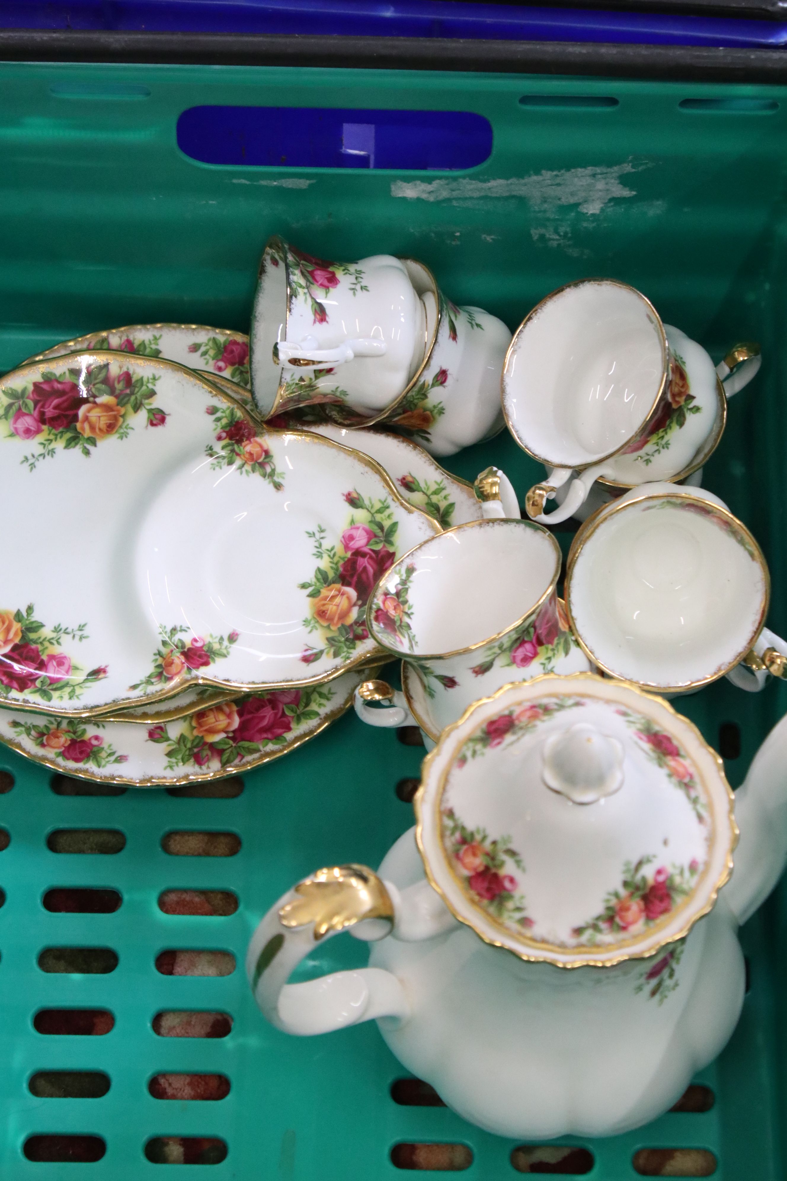 Extensive collection of Royal Albert ' Old Country Roses ' ceramics to include 2 x teapots, 3 x - Image 15 of 15