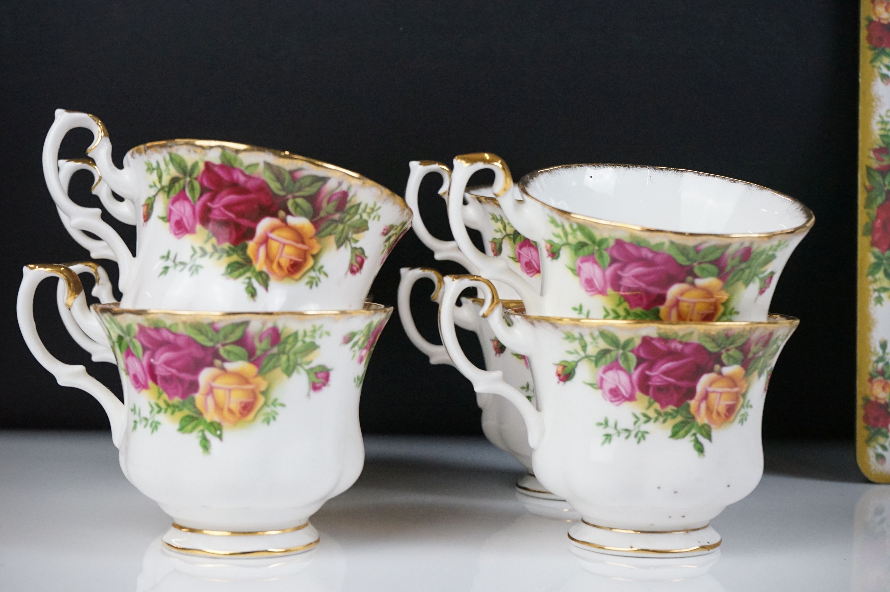 Royal Albert ' Old Country Roses ' pattern ceramics, comprising 9 teacups & saucers, 8 tea plates, 8 - Image 13 of 14