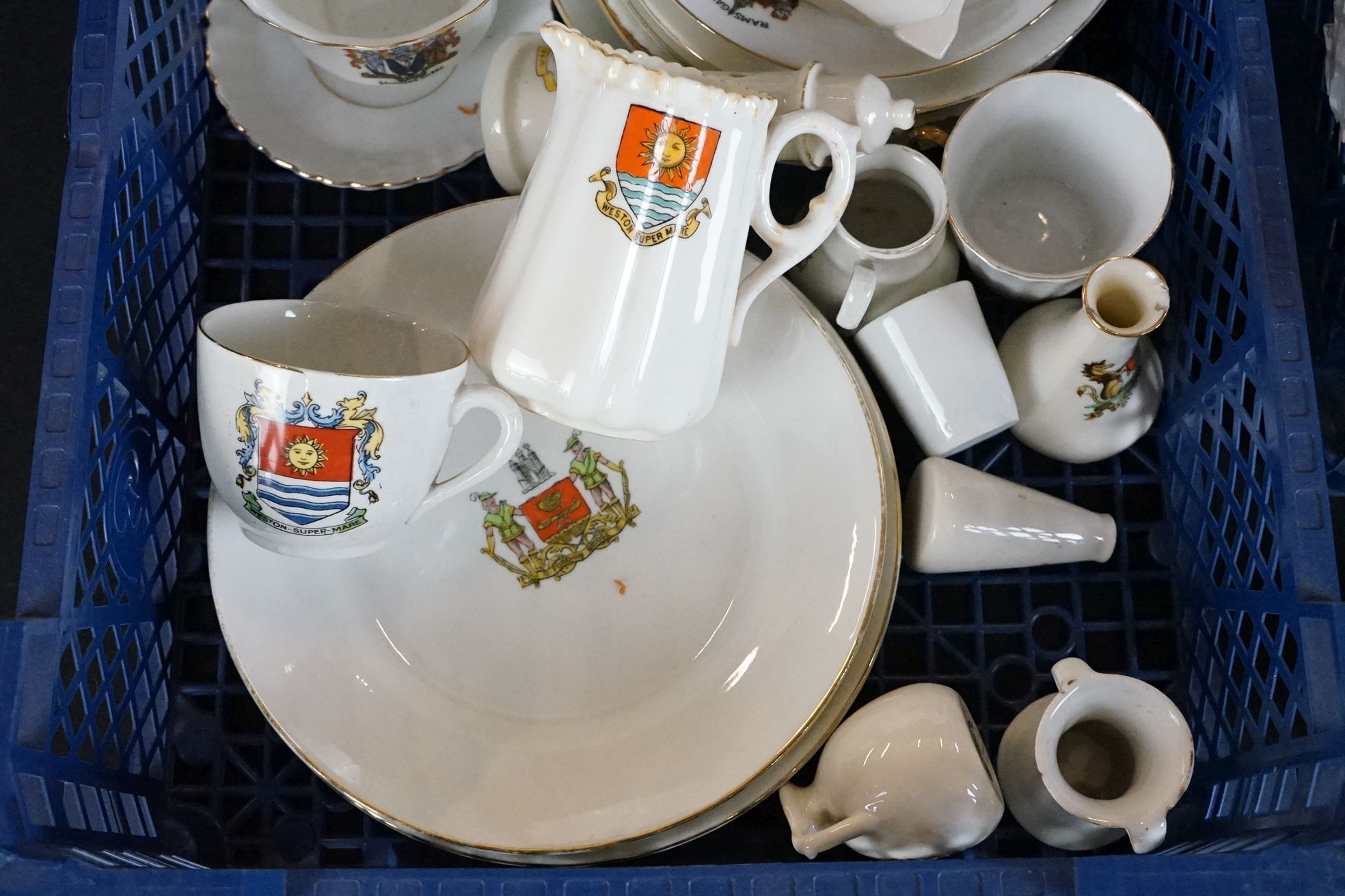 Collection of mixed teacups, coffee cups and saucers to include miniature examples, featuring - Image 4 of 10