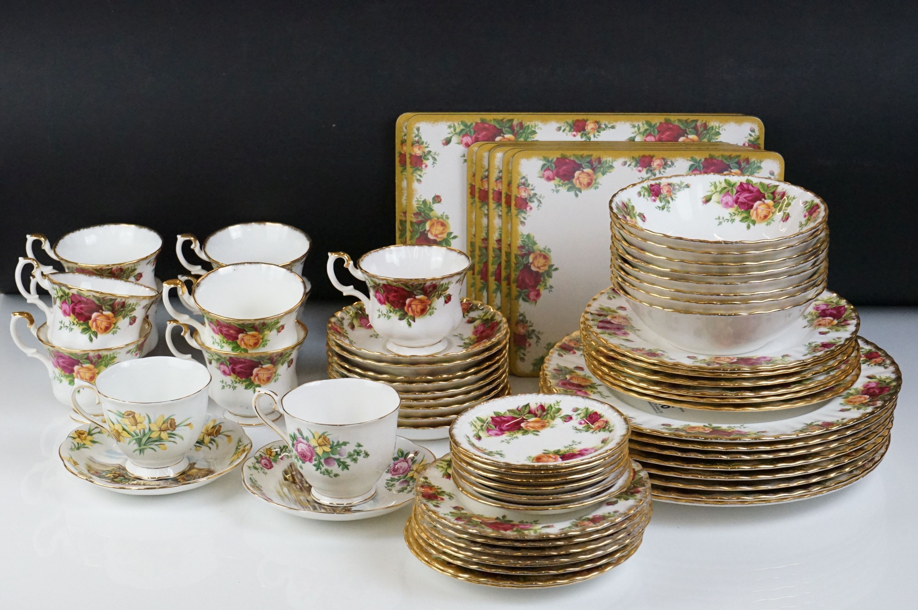 Royal Albert ' Old Country Roses ' pattern ceramics, comprising 9 teacups & saucers, 8 tea plates, 8