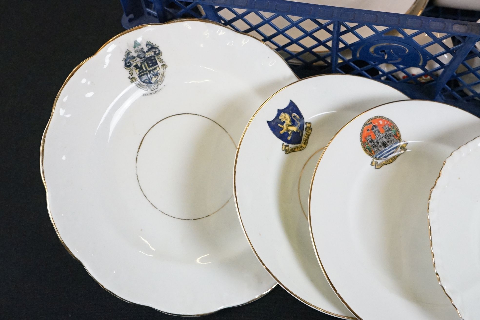 Collection of mixed teacups, coffee cups and saucers to include miniature examples, featuring - Image 5 of 10