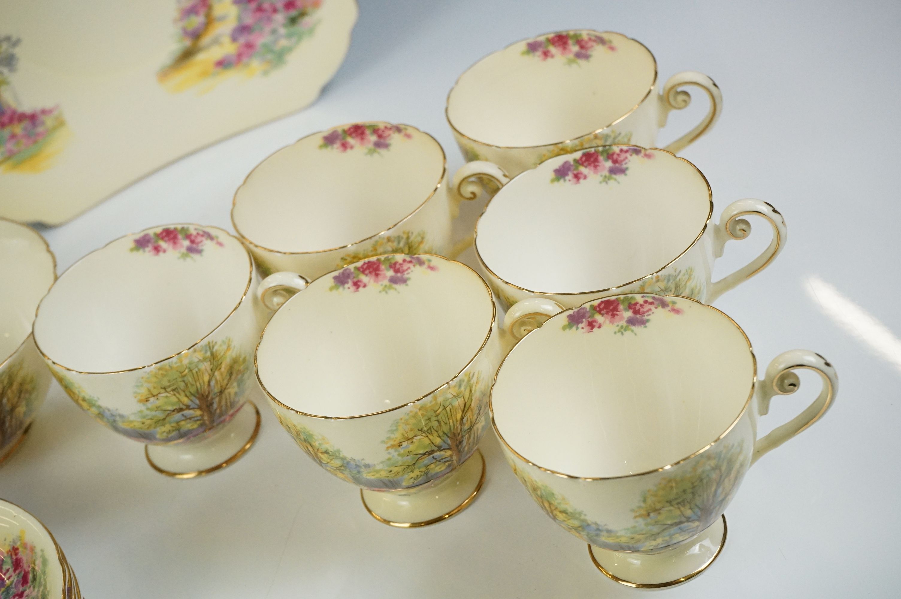 Shelley ' Englands Charm ' pattern tea set comprising 6 tea cups & saucers, 6 tea plates, milk - Image 7 of 12