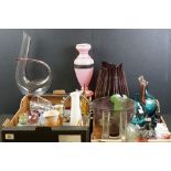 Collection of 20th century glassware to include a Maxwell & Williams art glass vase, pair of '