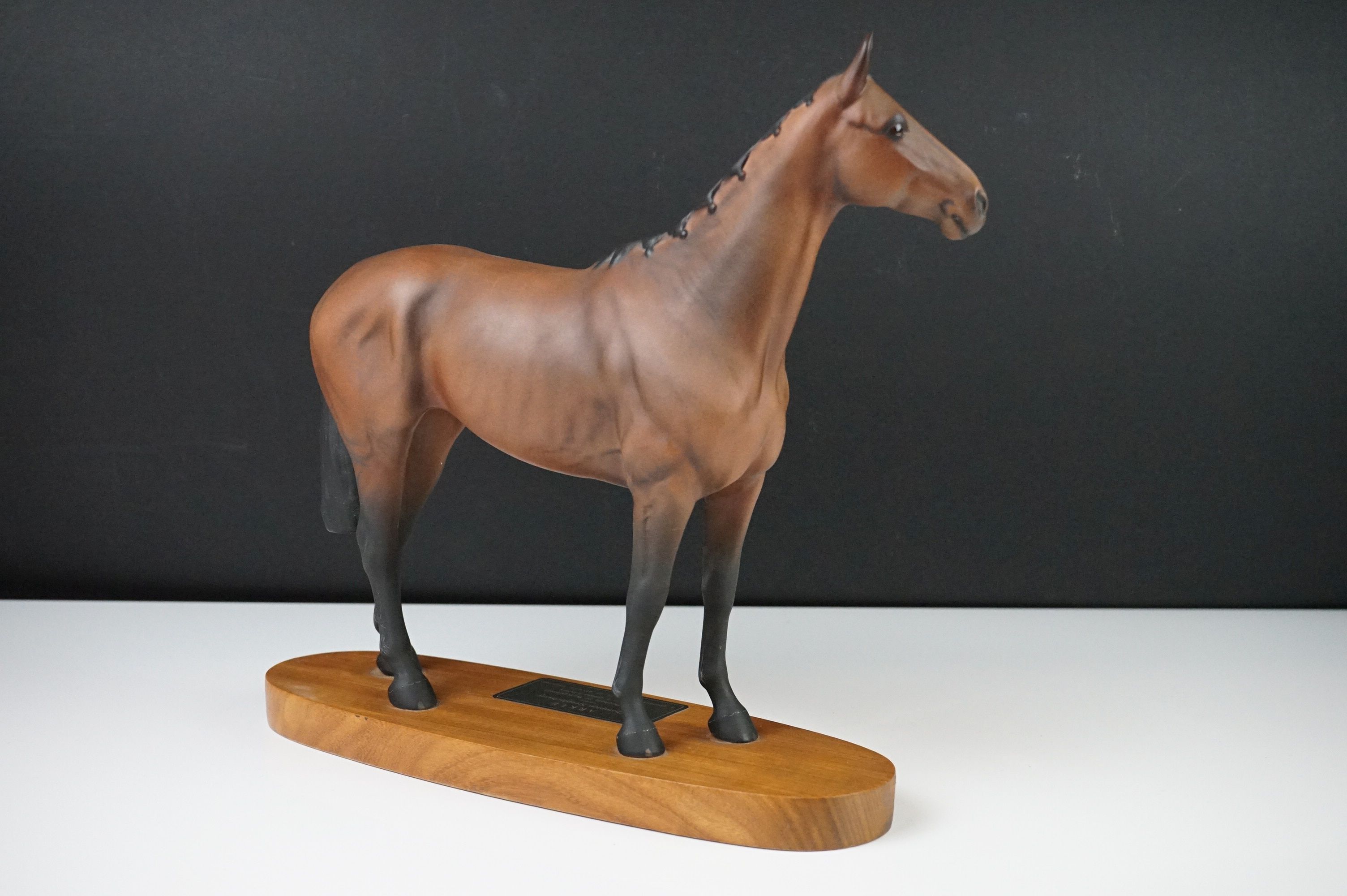 Beswick Connoisseur Model of ' Arkle, Champion Steeplechaser ' on wooden base, model no. 2065 - Image 5 of 6