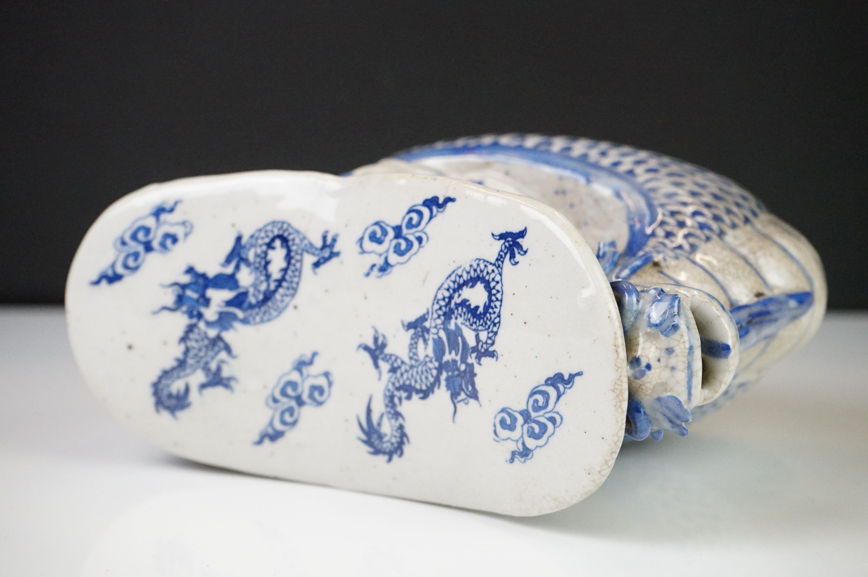 Chinese Blue and White Ceramic Head Rest in the form of a Dragon shaped Boat carrying figures, - Image 6 of 7