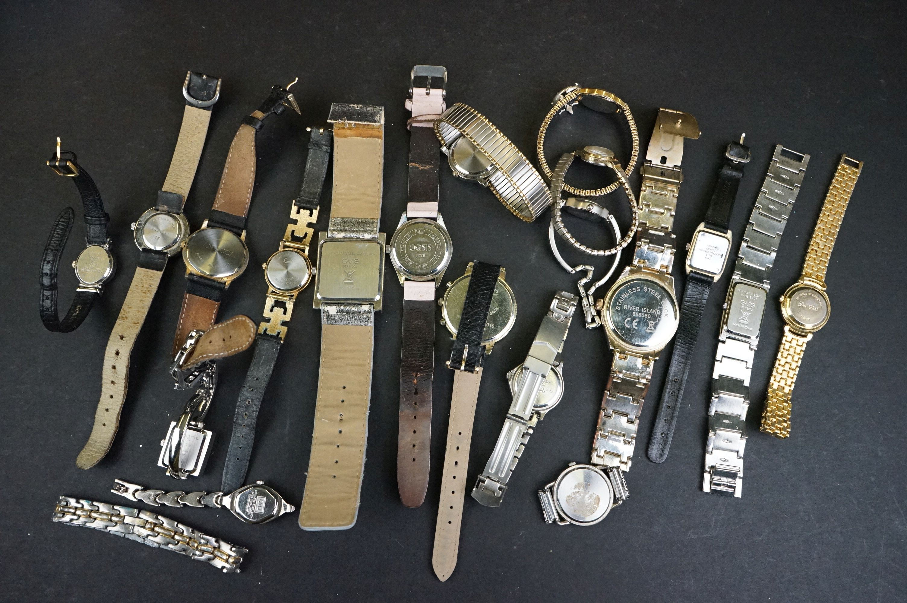 Collection of approximately Nineteen Wristwatches including Sekonda, Gucci and Accurist - Image 10 of 13