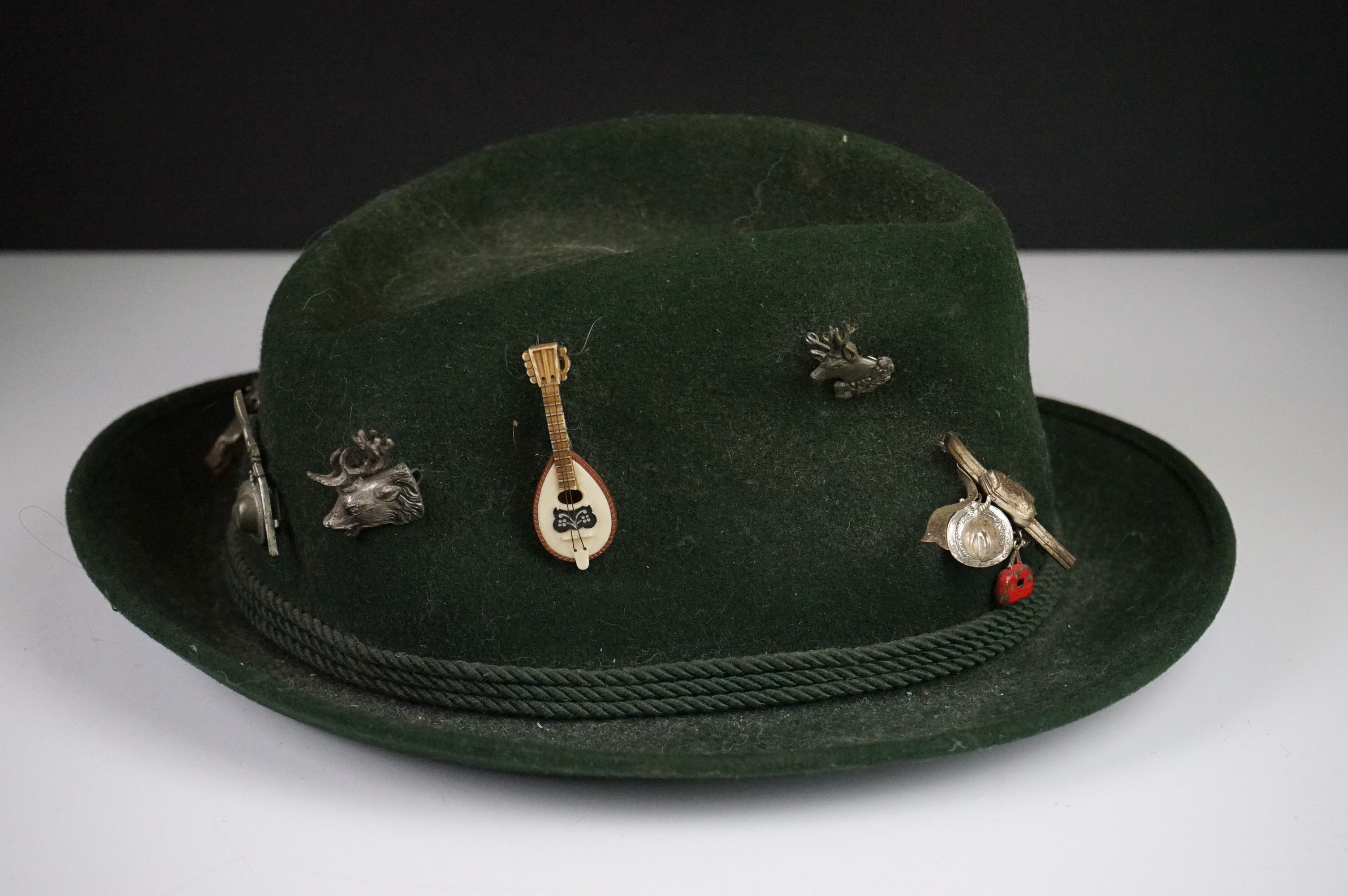 Bavarian Green Felt Hat marked to interior Golimbeck Trachtenhaus pinned with ten Bavarian - Image 5 of 14