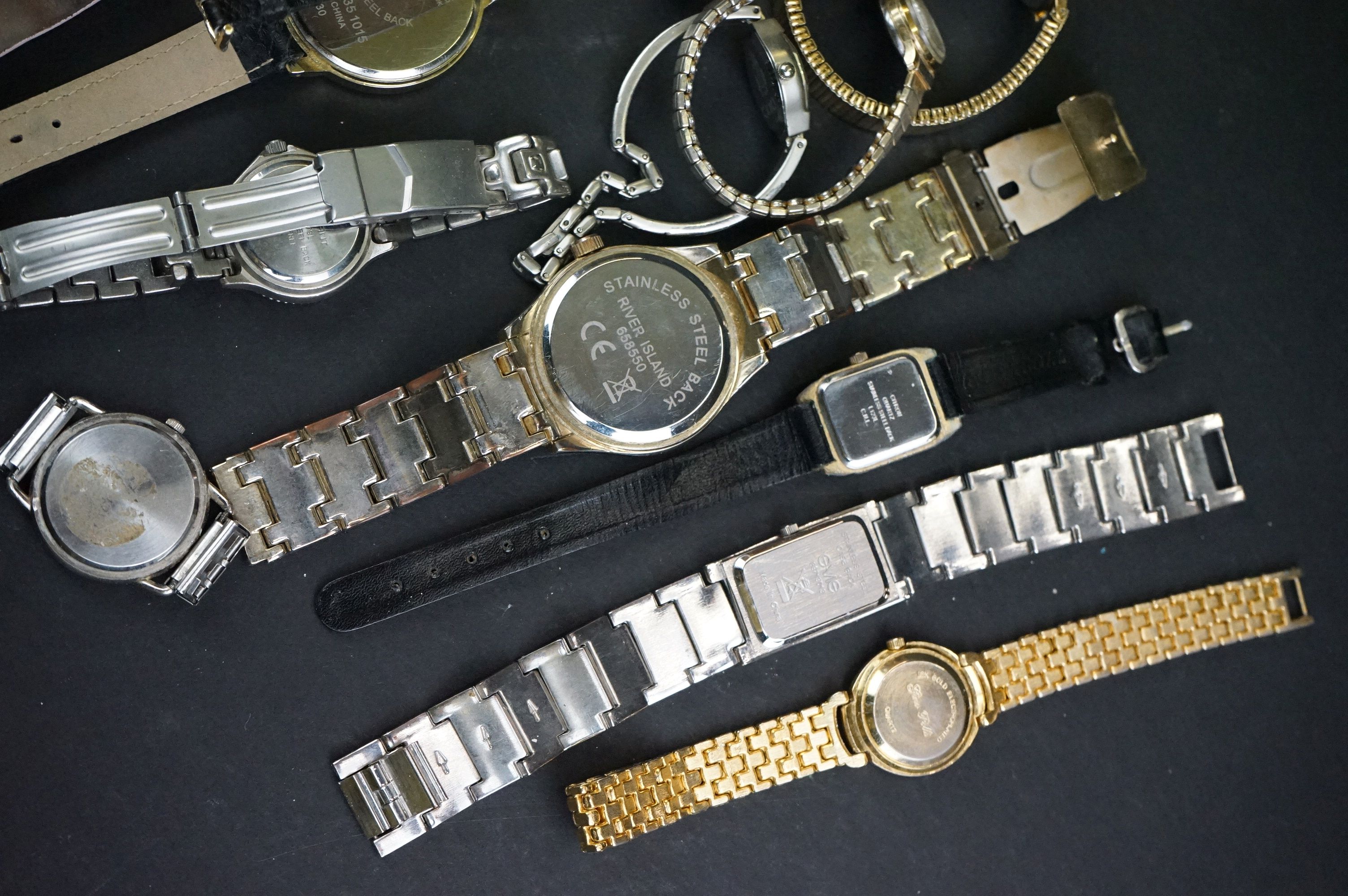 Collection of approximately Nineteen Wristwatches including Sekonda, Gucci and Accurist - Image 13 of 13