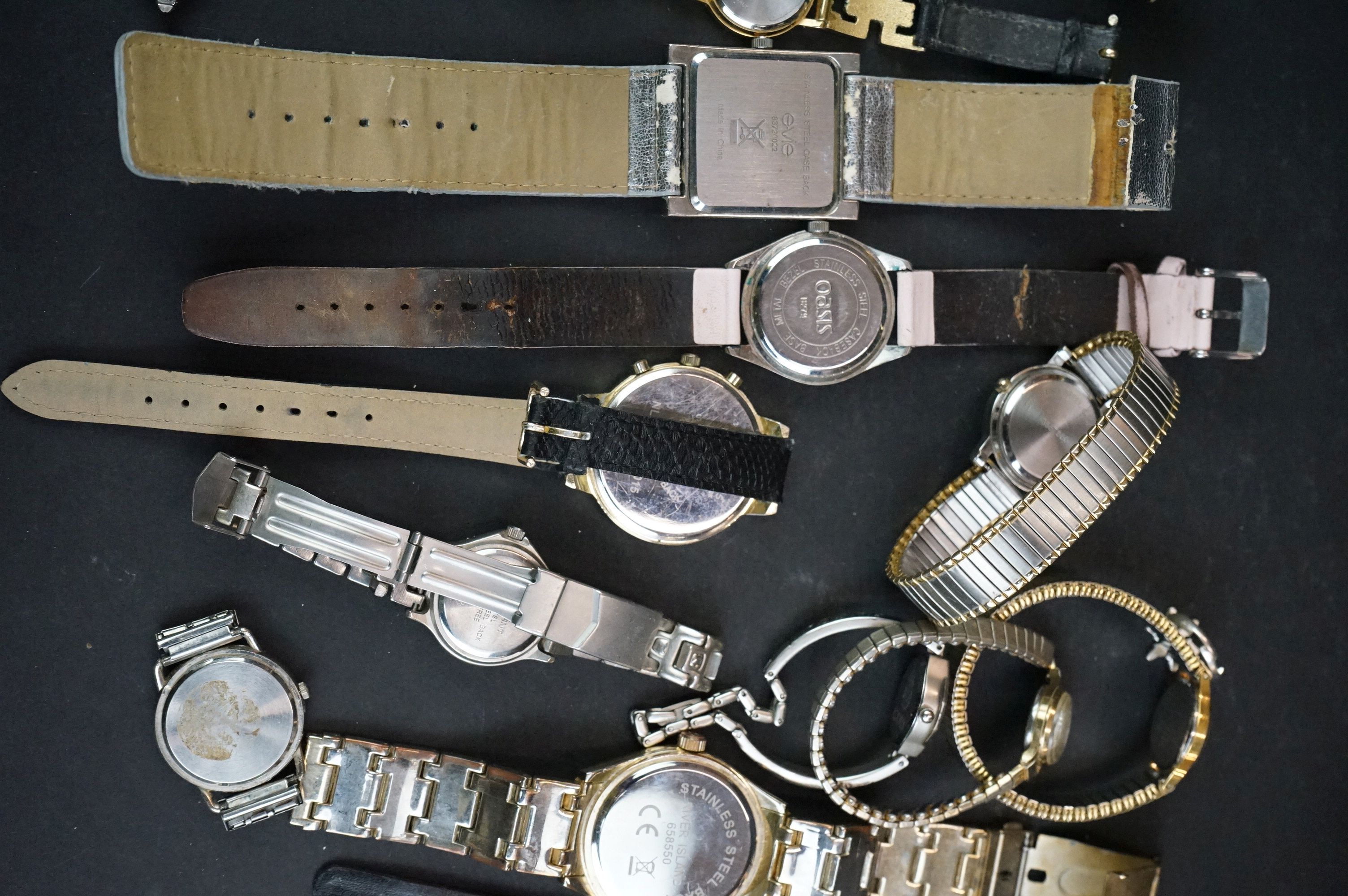Collection of approximately Nineteen Wristwatches including Sekonda, Gucci and Accurist - Image 12 of 13