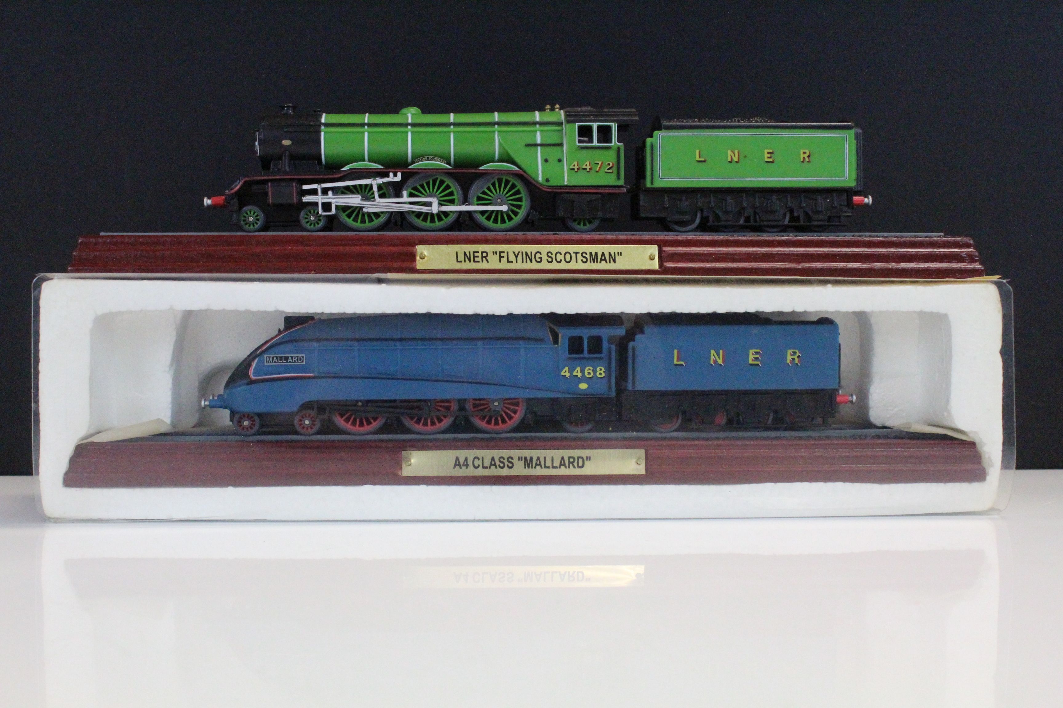 Quantity of model railway & collectables to include Hornby O gauge 0-4-0 locomotive, OO gauge Triang - Image 3 of 13