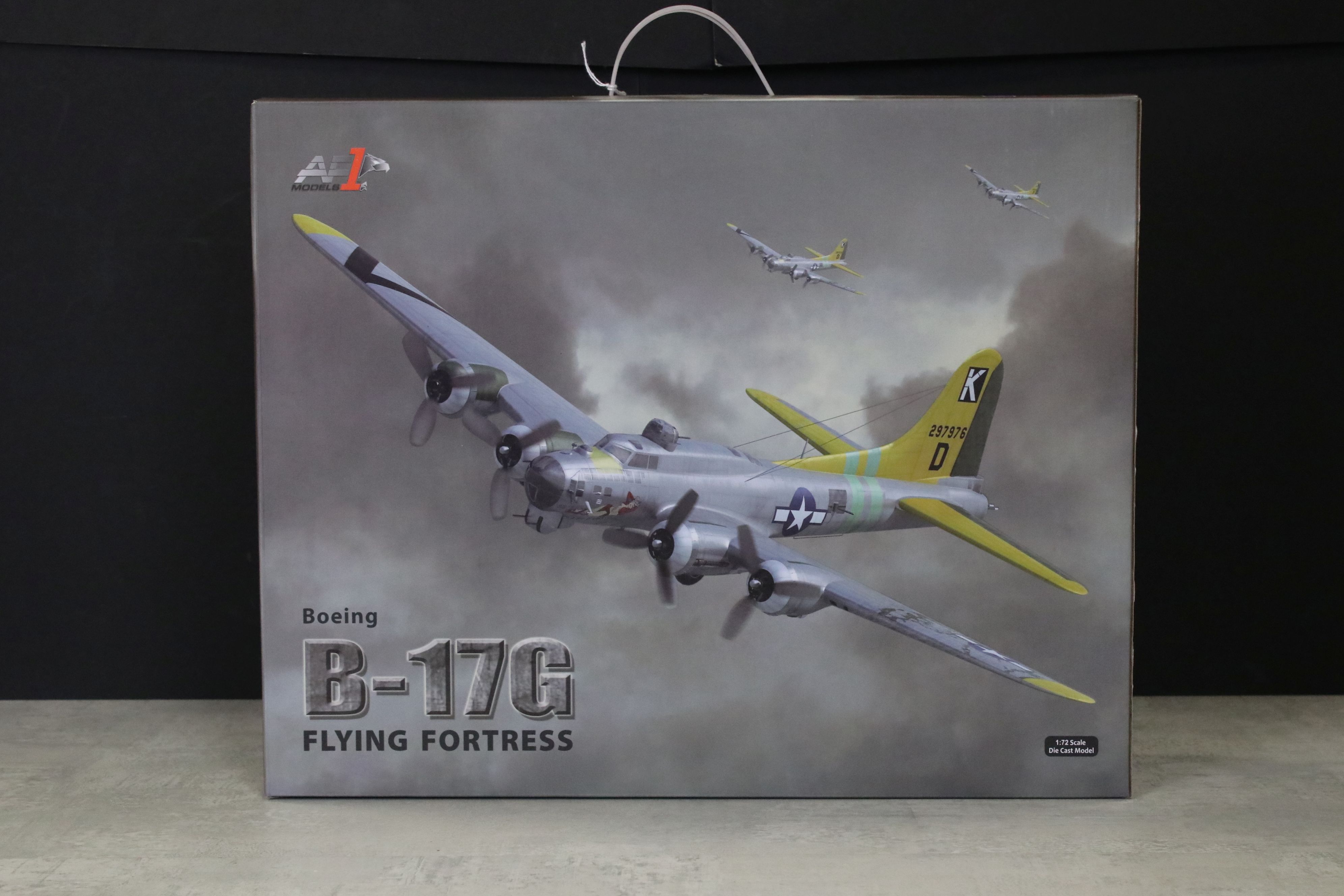 Two Boxed AF1 Air Force 1 1:72 Boeing B-17G Flying Fortress diecast model planes (one model with a - Image 2 of 29