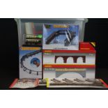 Collection of boxed & carded Hornby OO gauge accessories to include R180 Viaduct, R499 River Bridge,