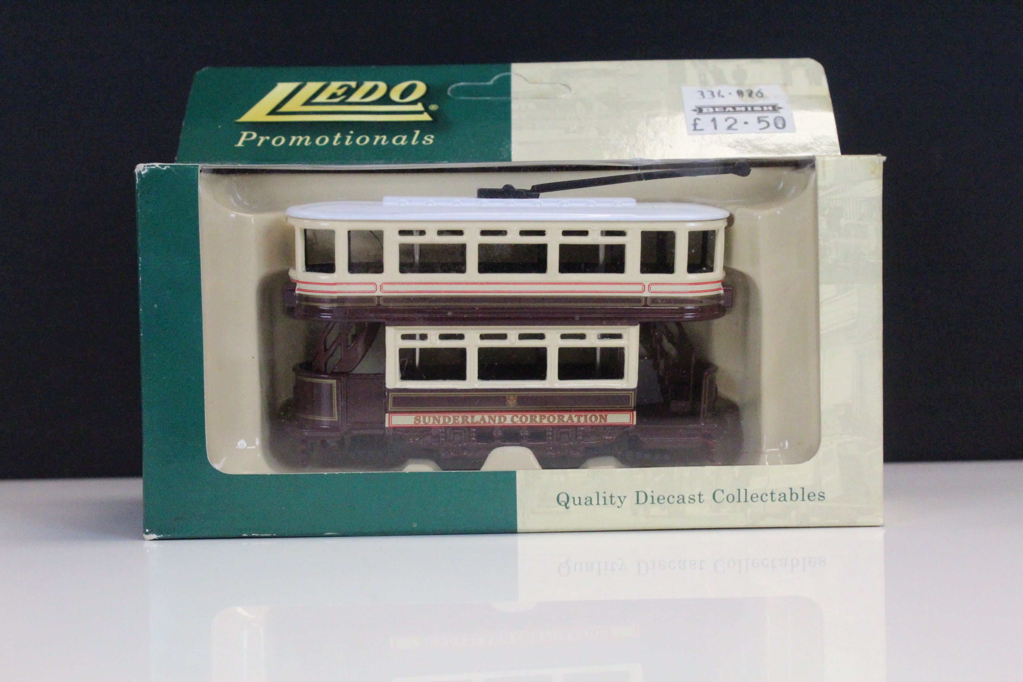 Quantity of model railway & collectables to include Hornby O gauge 0-4-0 locomotive, OO gauge Triang - Image 5 of 13