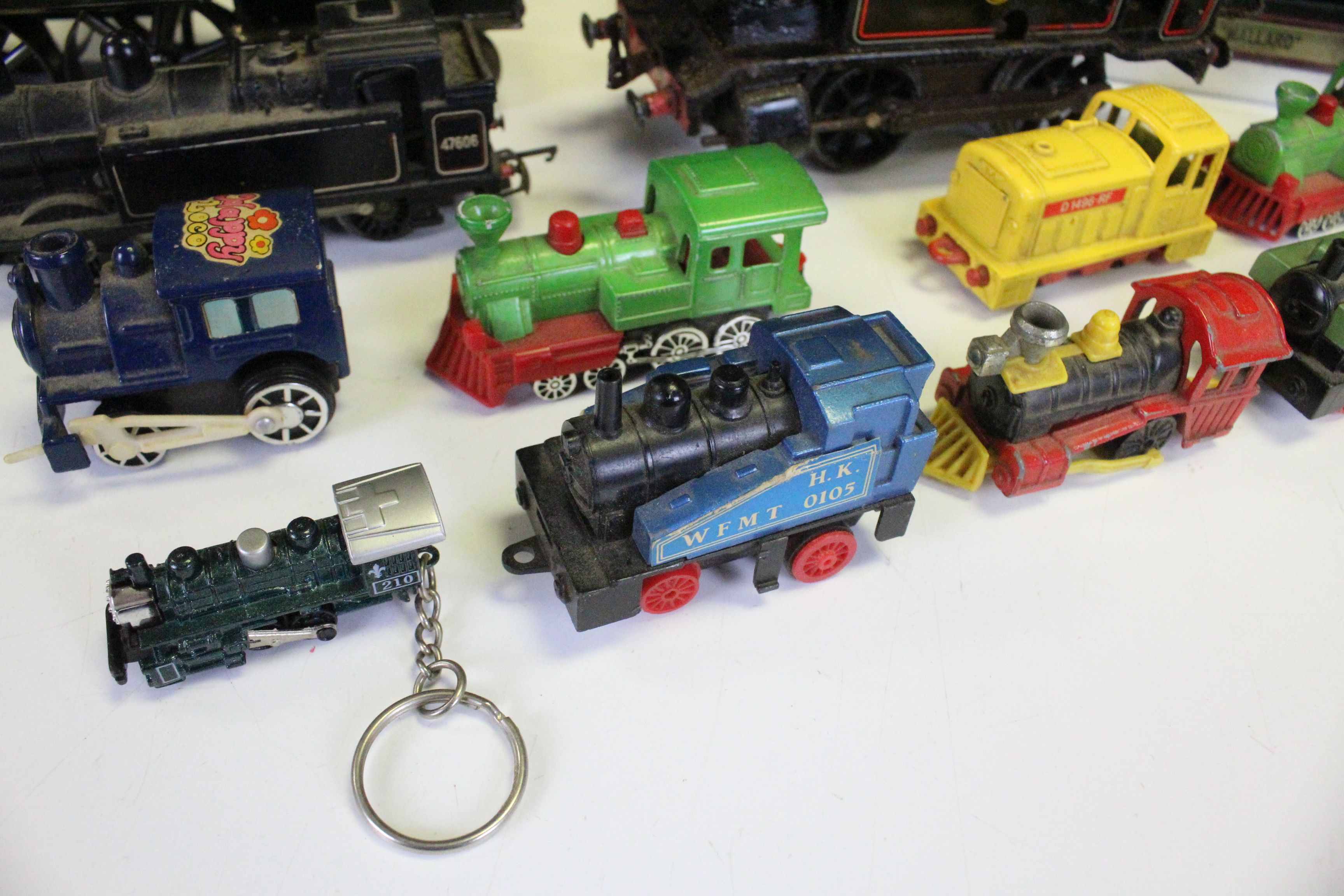 Quantity of model railway & collectables to include Hornby O gauge 0-4-0 locomotive, OO gauge Triang - Image 2 of 13