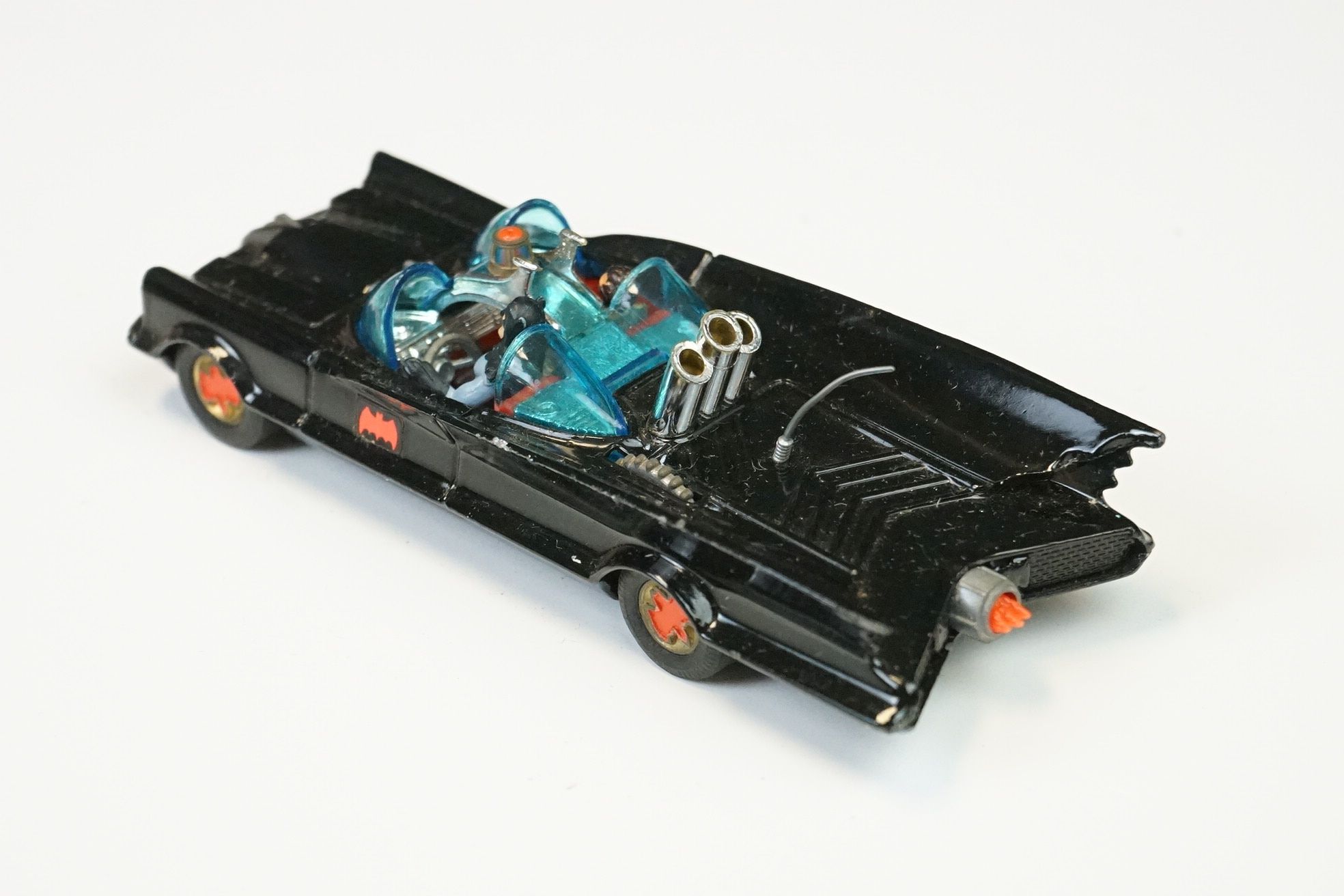 Two boxed Corgi diecast models to include 267 Batmobile diecast model with both Batman & Robin - Image 19 of 25