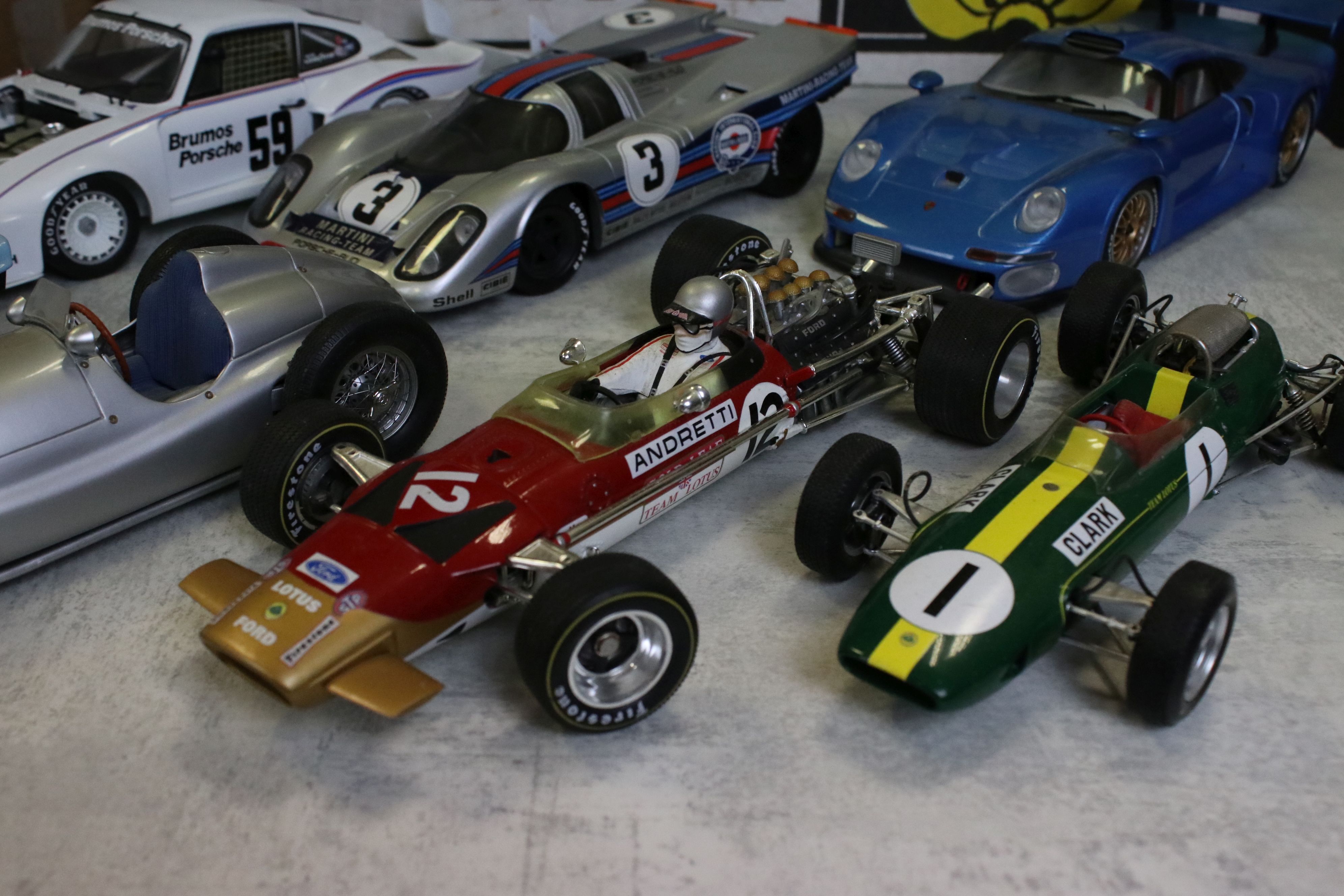 29 diecast racing car models, 1/18 scale or similar, to include Burago, Maisto, Universal Hobbies, - Image 6 of 12