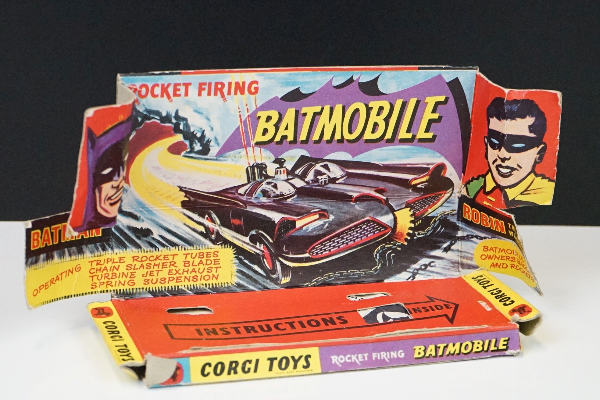 Two boxed Corgi diecast models to include 267 Batmobile diecast model with both Batman & Robin - Image 16 of 25