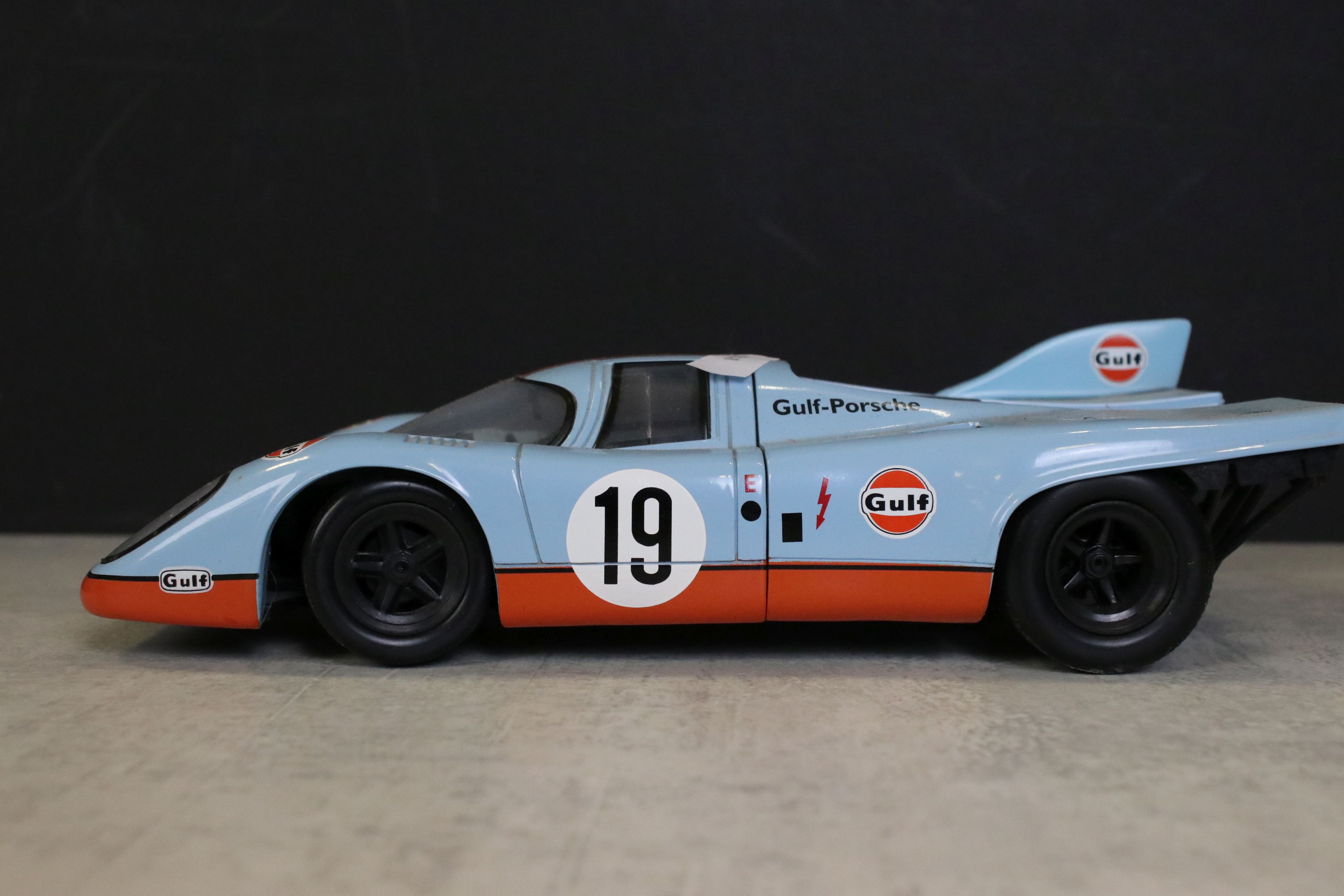 29 diecast racing car models, 1/18 scale or similar, to include Burago, Maisto, Universal Hobbies, - Image 7 of 12