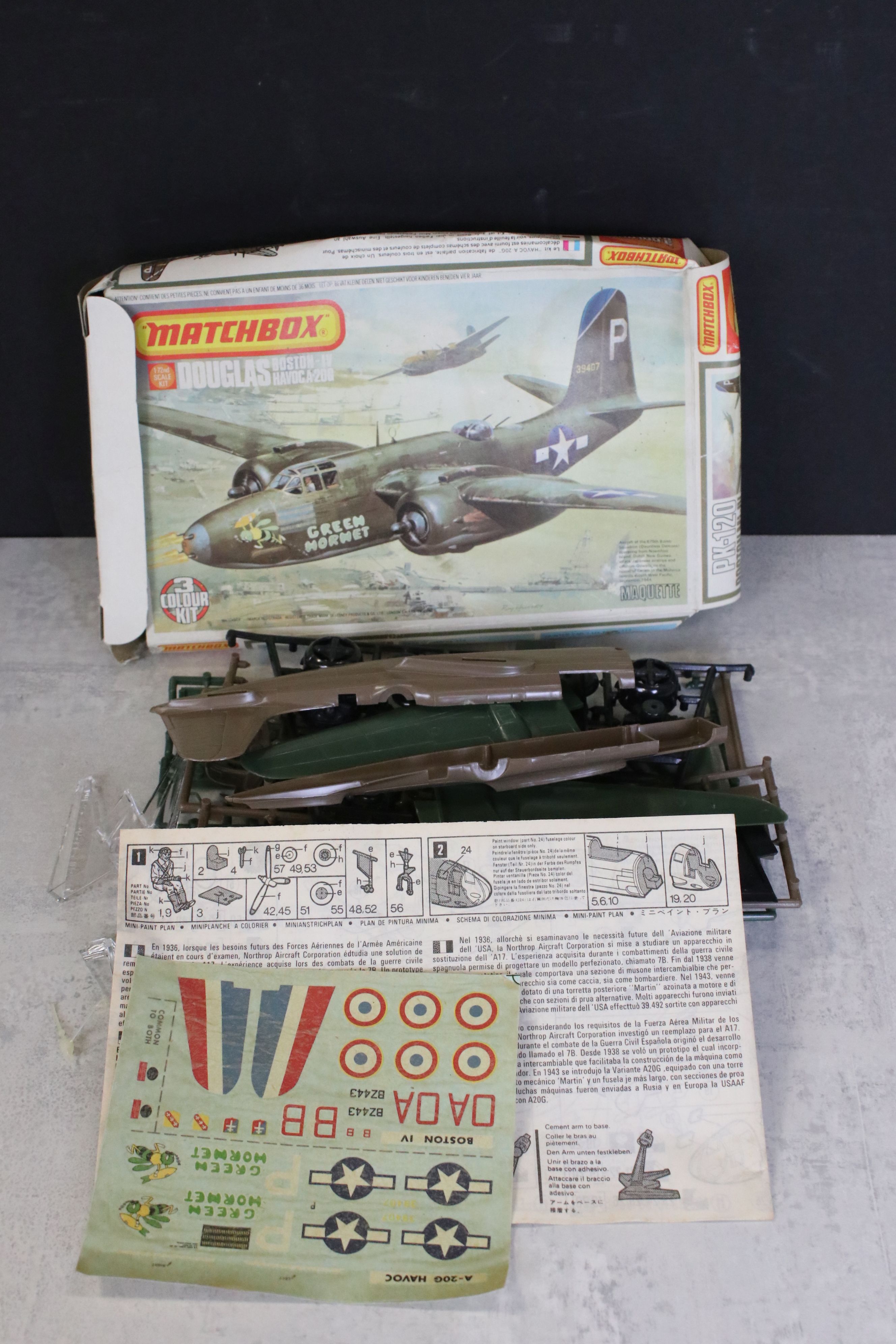 Five Boxed & unbuilt plastic model aeroplane kits to include 2 x Airfix (1:72 Vigilante Series 4 9 - Image 5 of 5