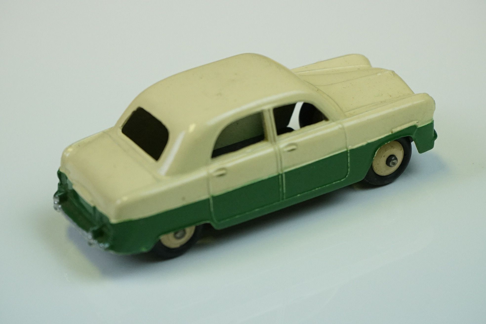 Four boxed Dinky diecast models to include French 518 Renault 4L in brick red, 162 Ford Zephyr - Image 6 of 37