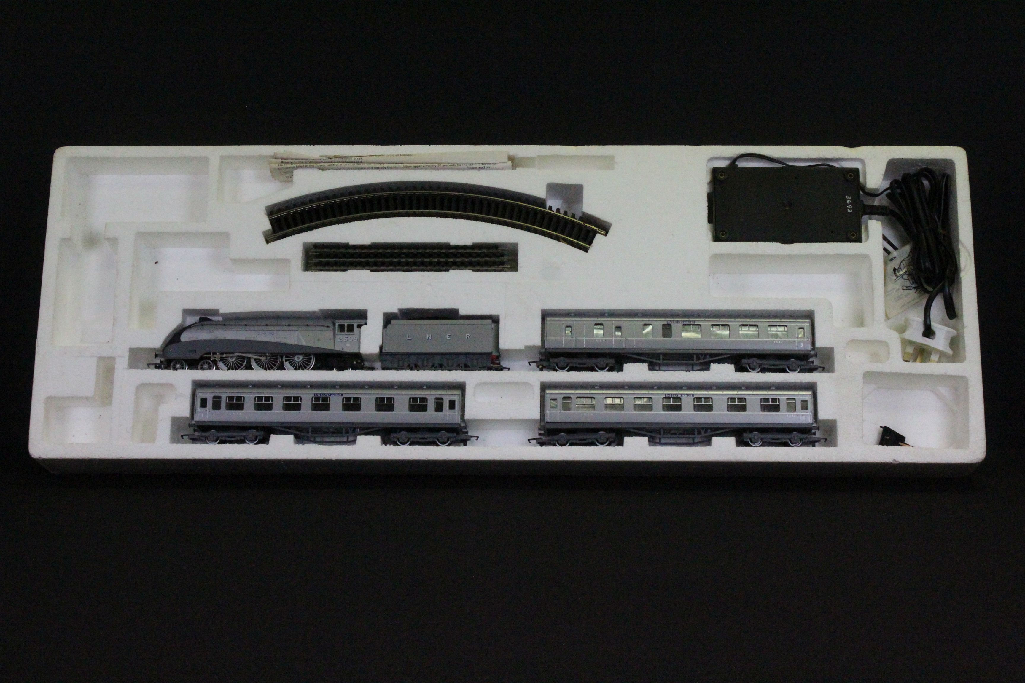 Two boxed Hornby OO gauge etrain sets to include R837 Silver Jubilee with Silver Link locomotive, - Image 9 of 12