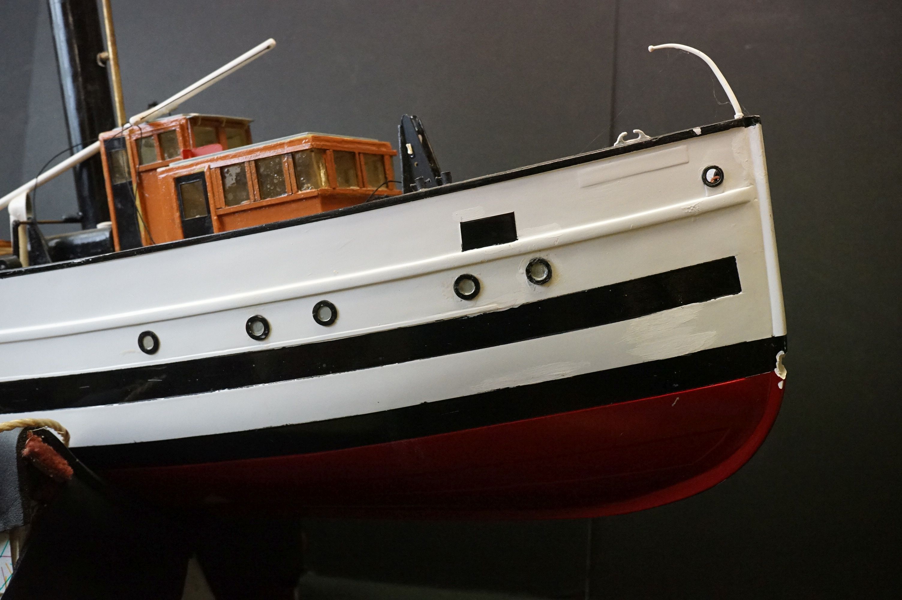 Wooden scale model of Southampton tug boat ' Albion ' steam powered, approx length 60cm, together - Image 6 of 27