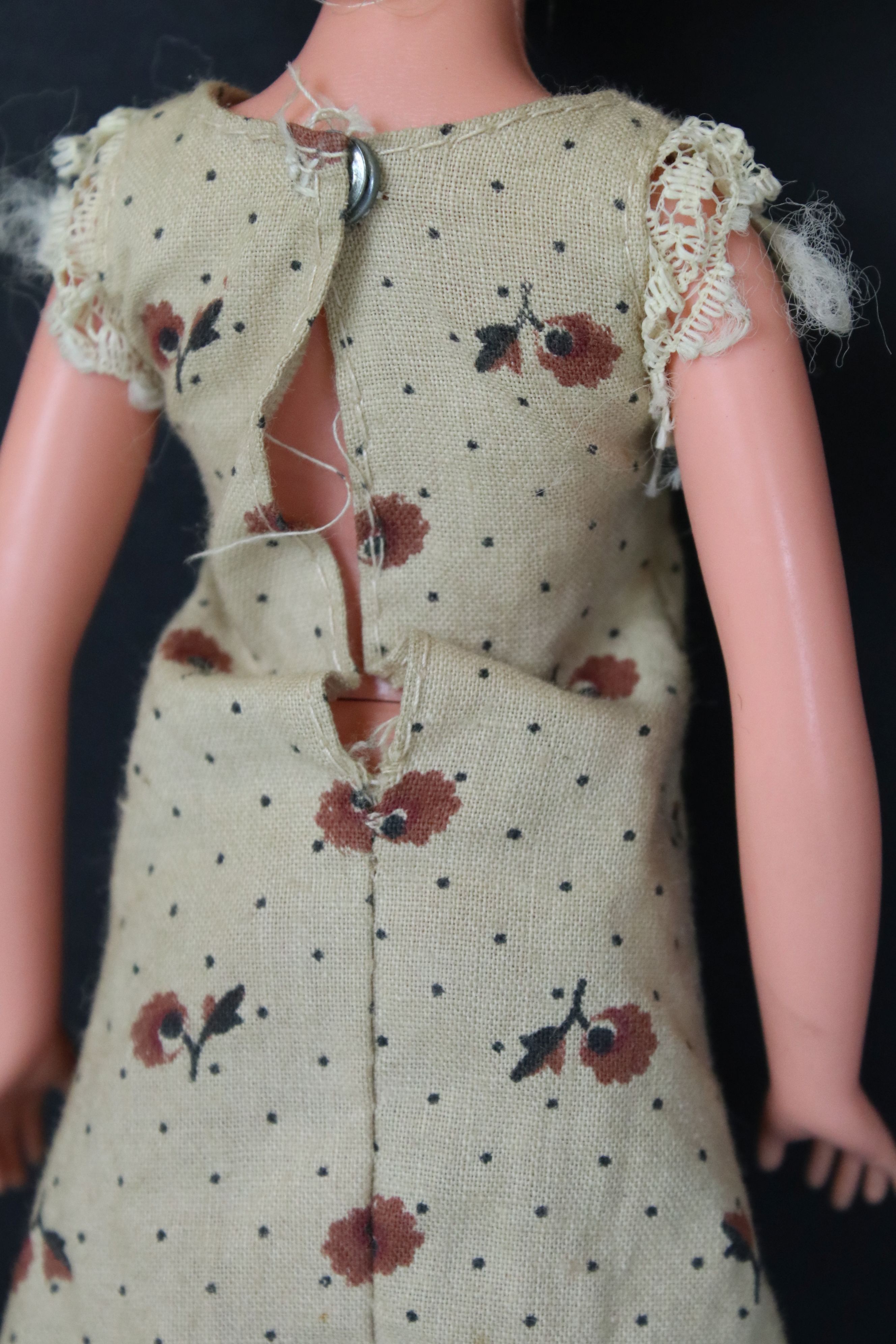 Two boxed Pedigree Sindy dolls to include Funtime 44618 (original dress, grubby/mouldy legs but does - Image 8 of 8