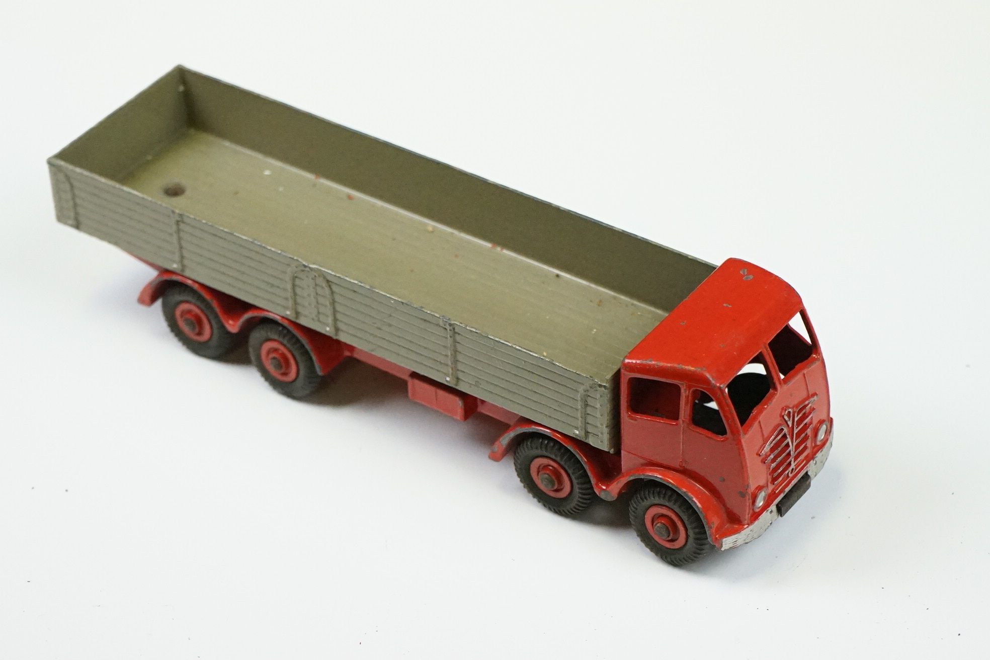 Five mid 20th C play worn Dinky diecast models to include 2 x Foden (variants), Leyland Octopus, 651 - Image 7 of 11