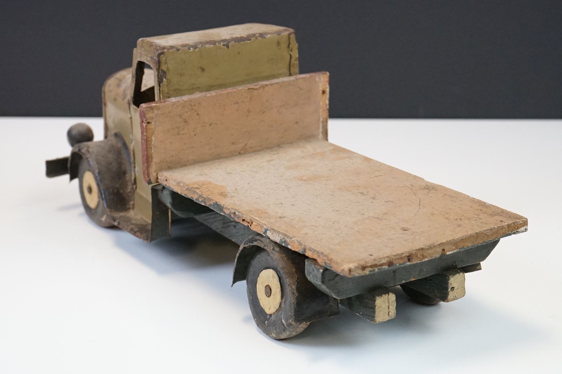 Six mid 20th C play worn tin plate models to include VW in maroon, fire engine with extending - Image 4 of 37
