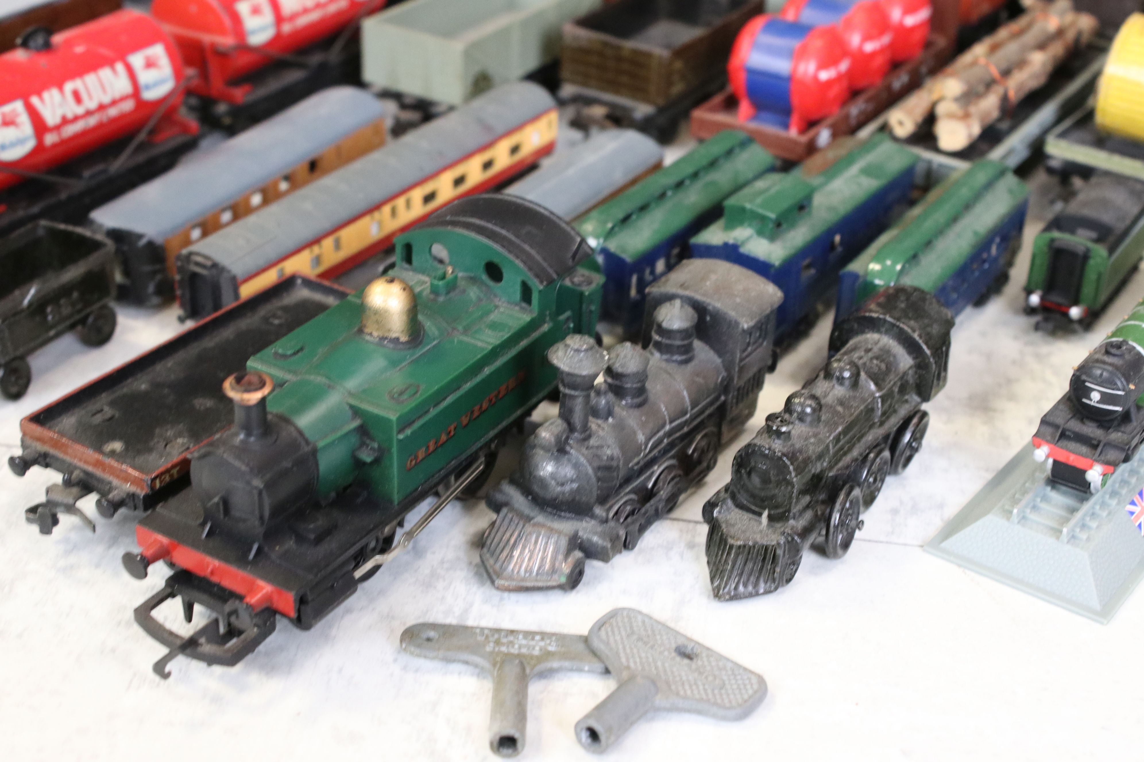 Collection of around 23 x OO gauge items of rolling stock featuring Hornby Dublo, Hornby, Lima etc - Image 2 of 23