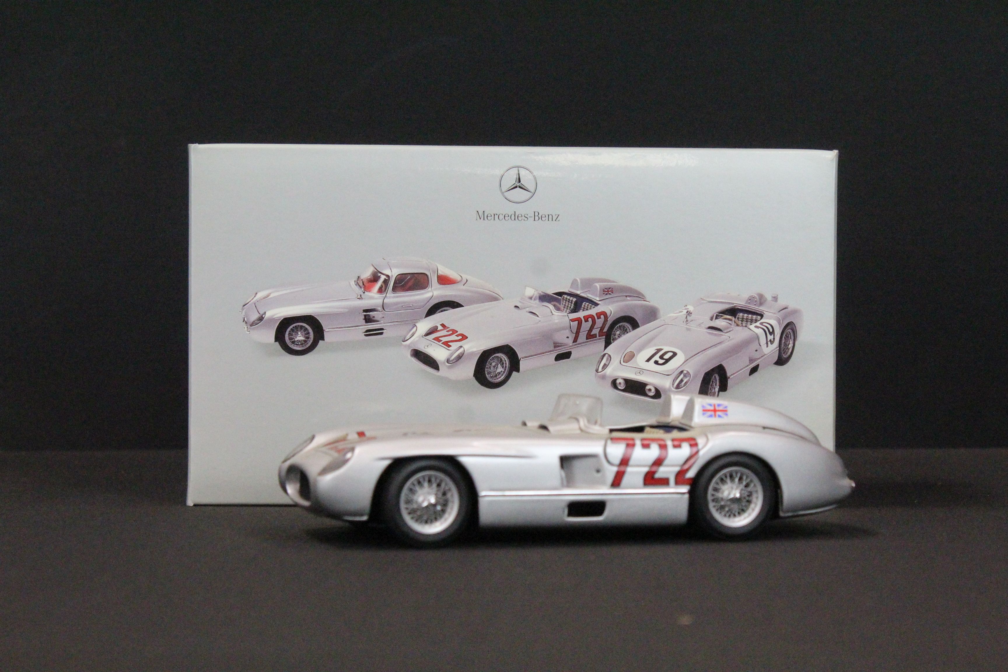 Boxed Pauls Model Art Minichamps Classic Collection 1/24 B6 604 0242 Mercedes Benz 300 SLR diecast