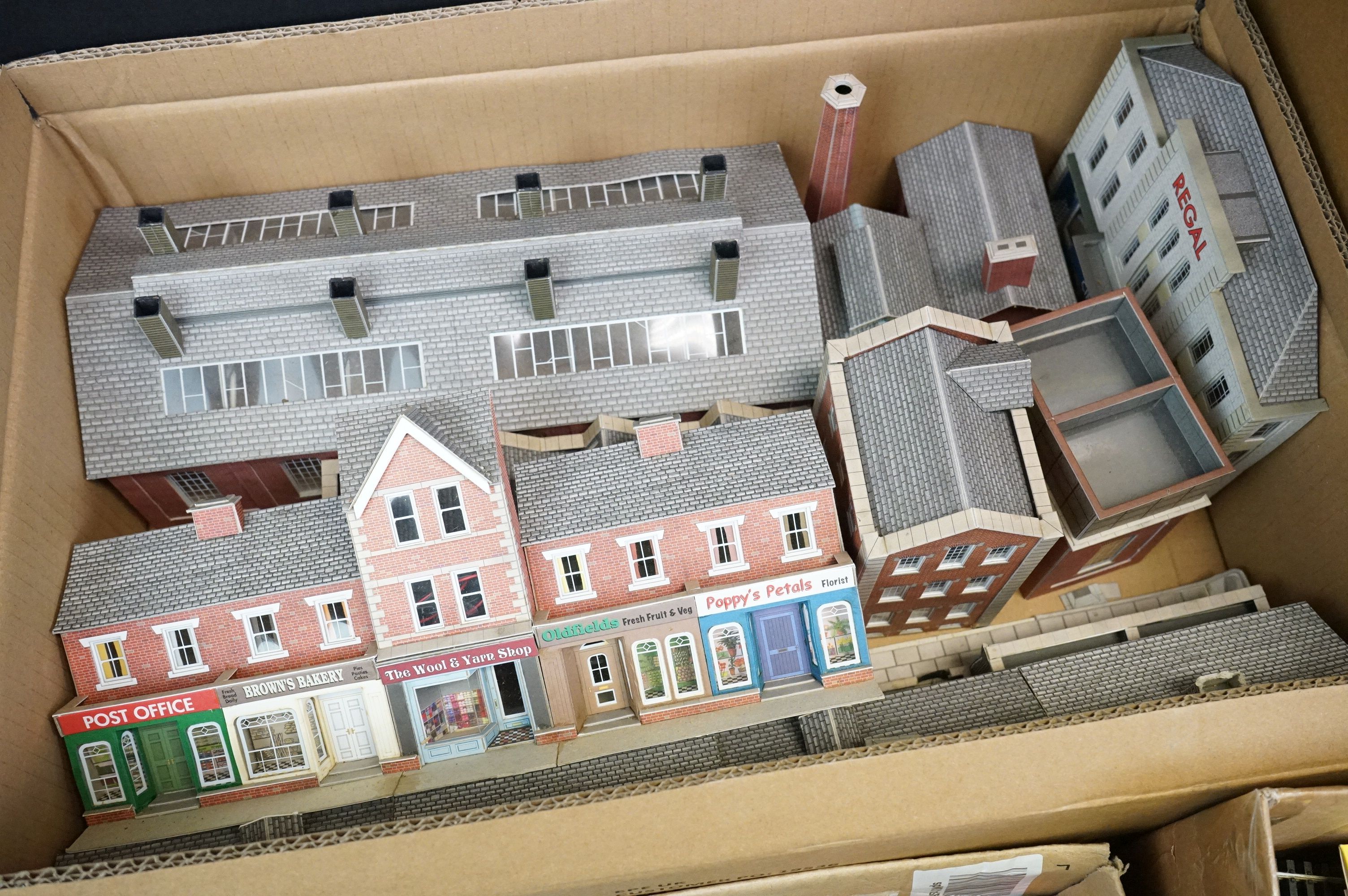 Collection of OO gauge model railway to include trackside building (well made in gd condition), - Image 2 of 9