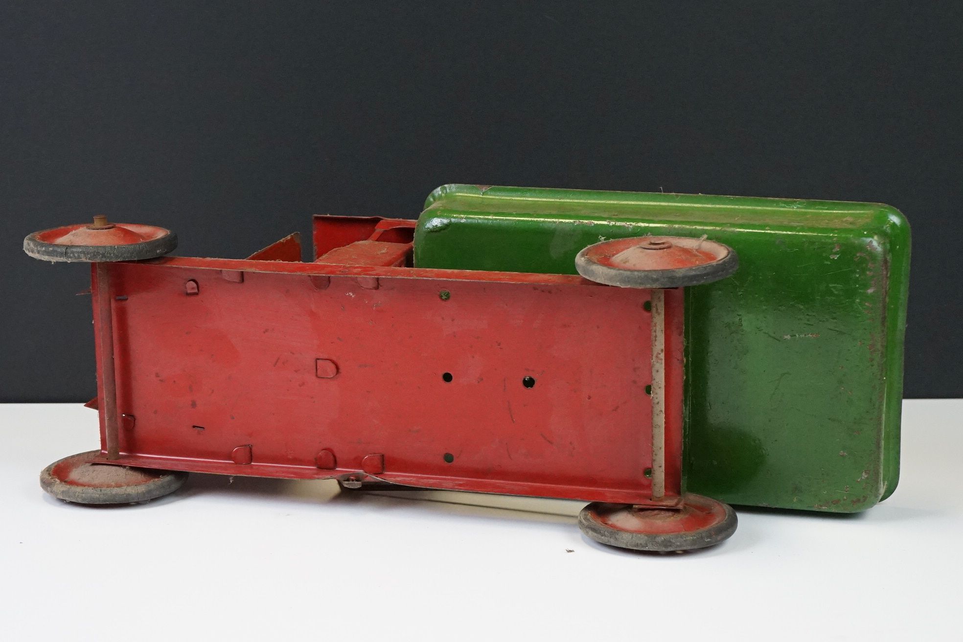 Six mid 20th C play worn tin plate models to include VW in maroon, fire engine with extending - Image 10 of 37
