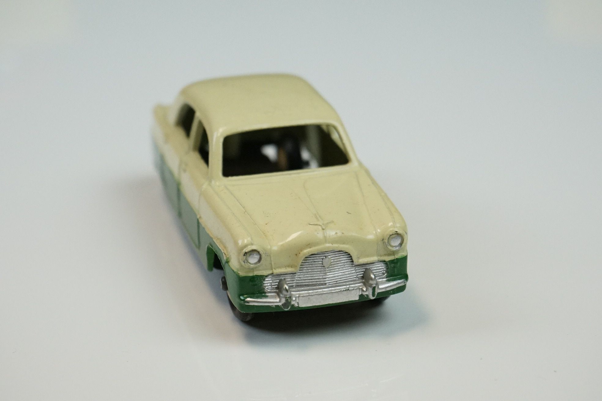 Four boxed Dinky diecast models to include French 518 Renault 4L in brick red, 162 Ford Zephyr - Image 7 of 37