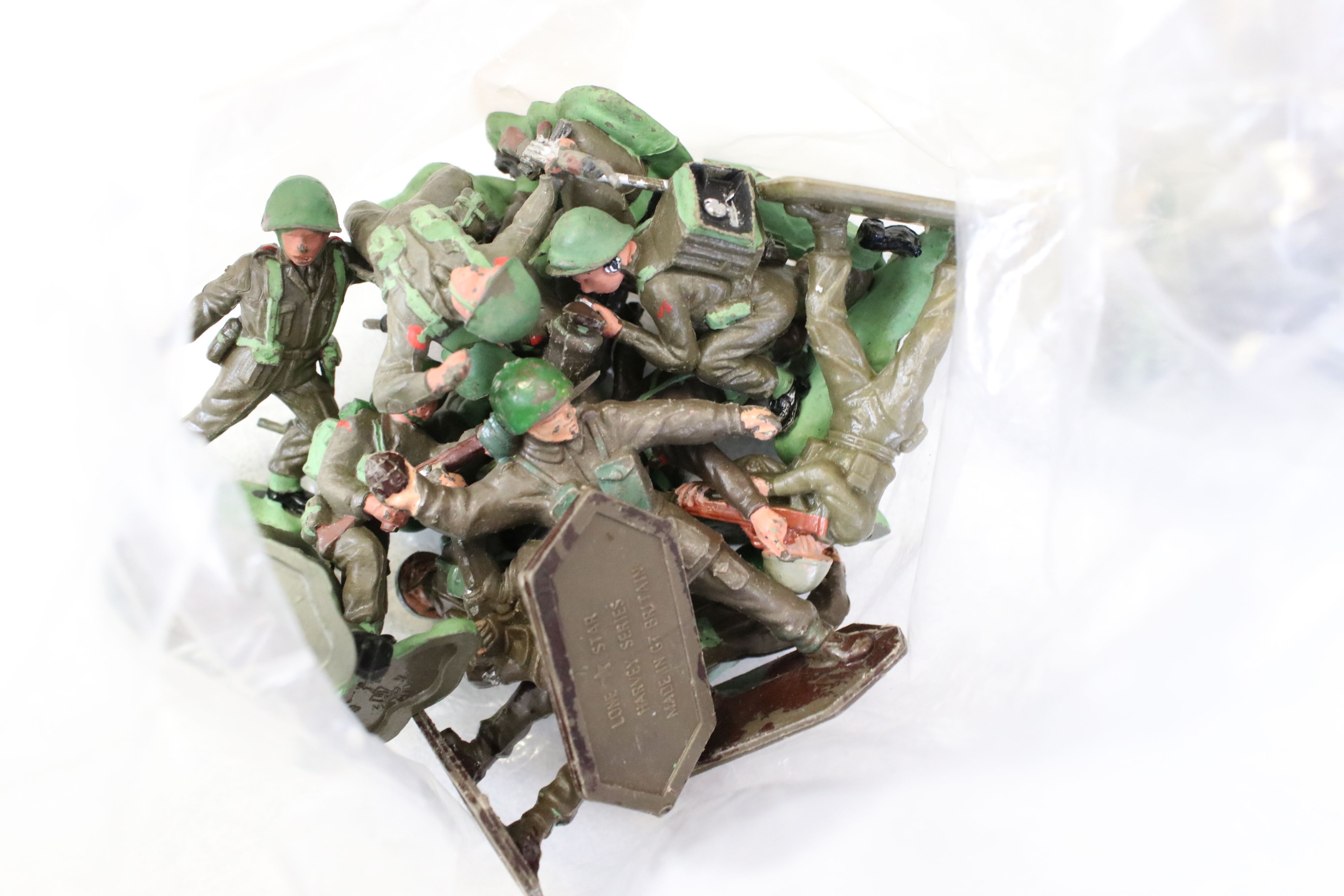 Collection of around 45 plastic & play worn metal soldier figures to include Lone Star Harvey - Image 6 of 6