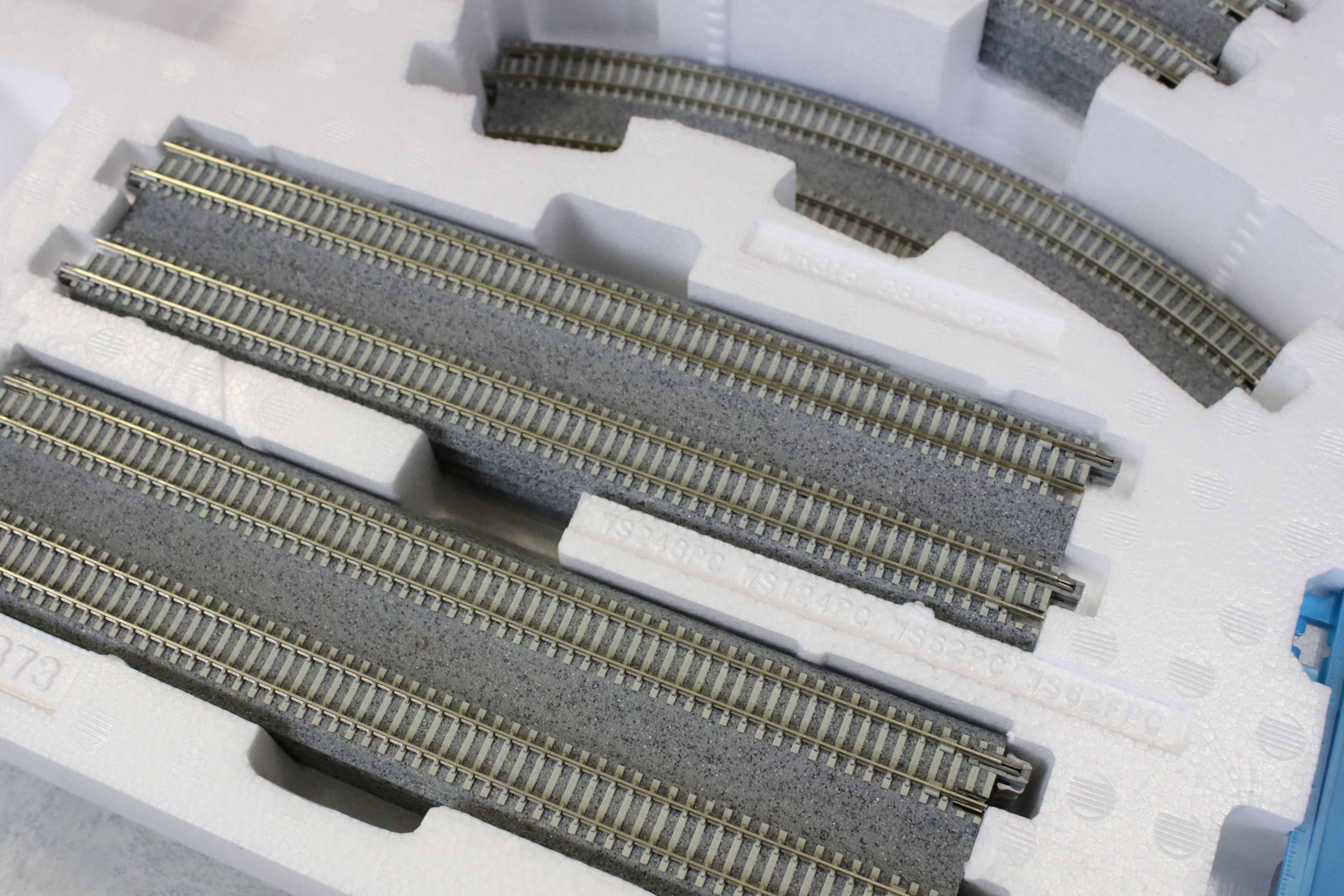 Four boxed Kato N gauge Unitrack sets to include 20873 V14 (incomplete), 20874 V15, 20840 Double - Image 5 of 15