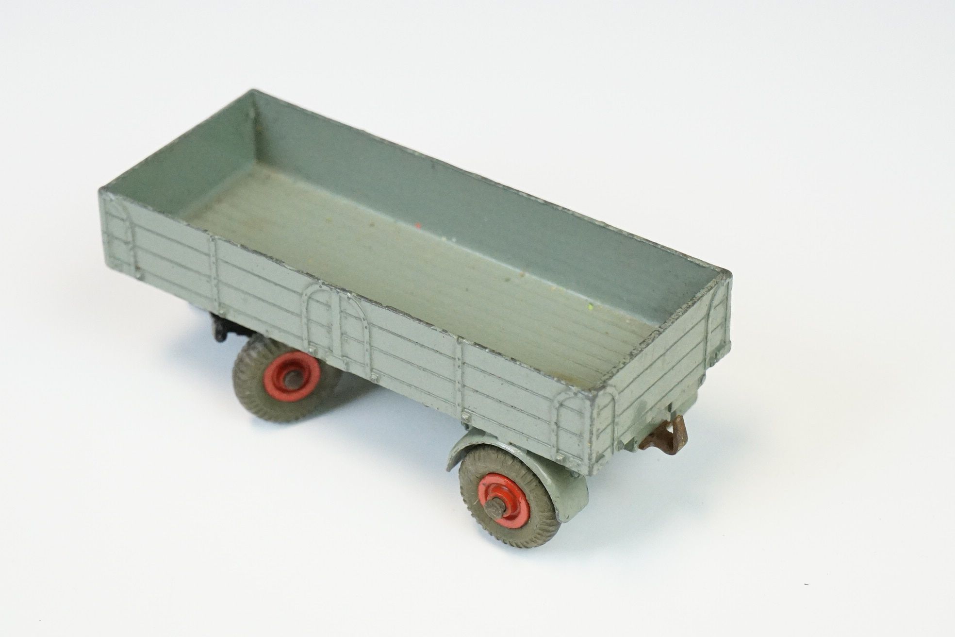 Five mid 20th C play worn Dinky diecast models to include 2 x Foden (variants), Leyland Octopus, 651 - Image 10 of 11