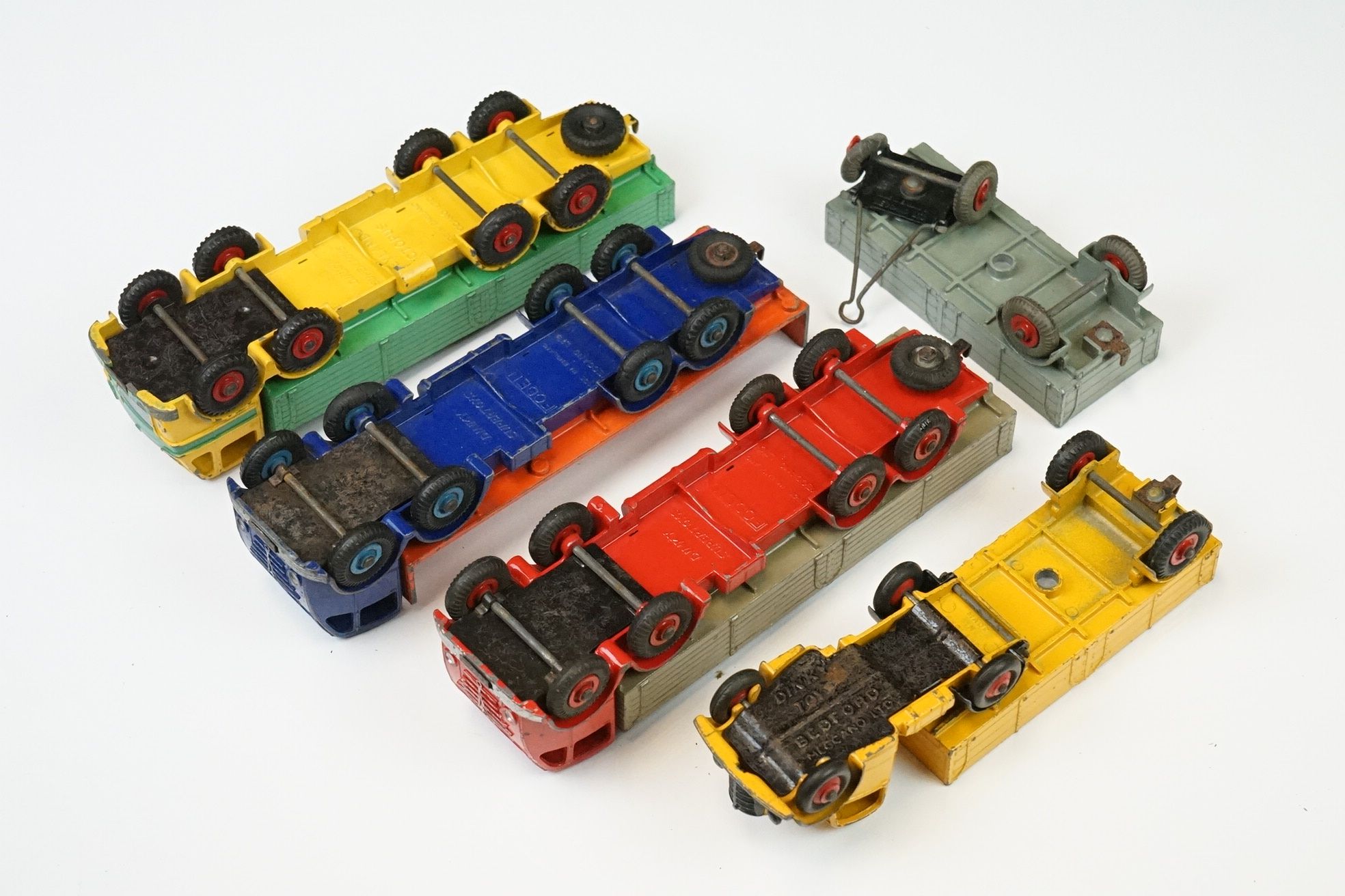 Five mid 20th C play worn Dinky diecast models to include 2 x Foden (variants), Leyland Octopus, 651 - Image 11 of 11