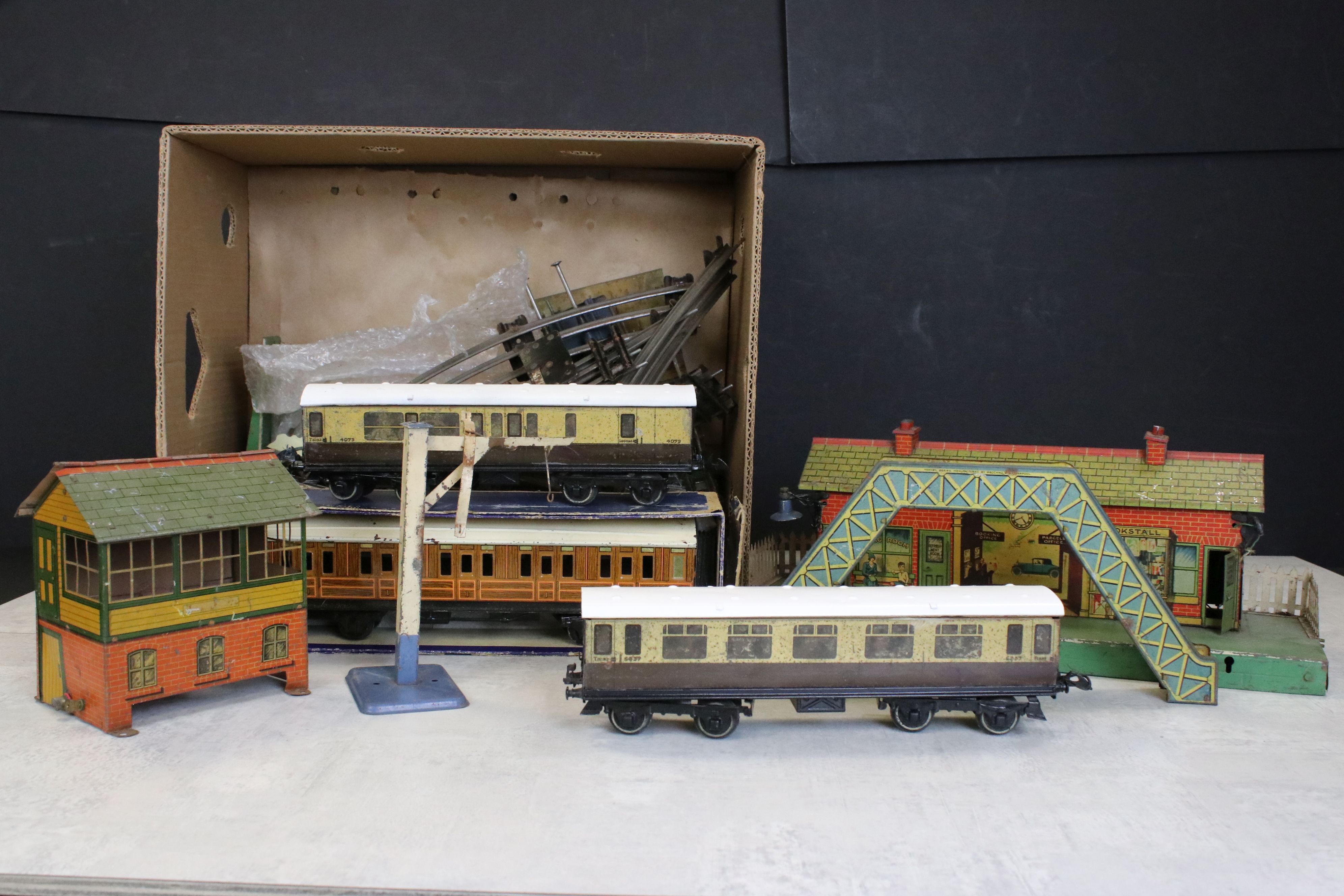 Quantity of Hornby O gauge model railway to include tin plate platform Ticket Office / Bookstall,